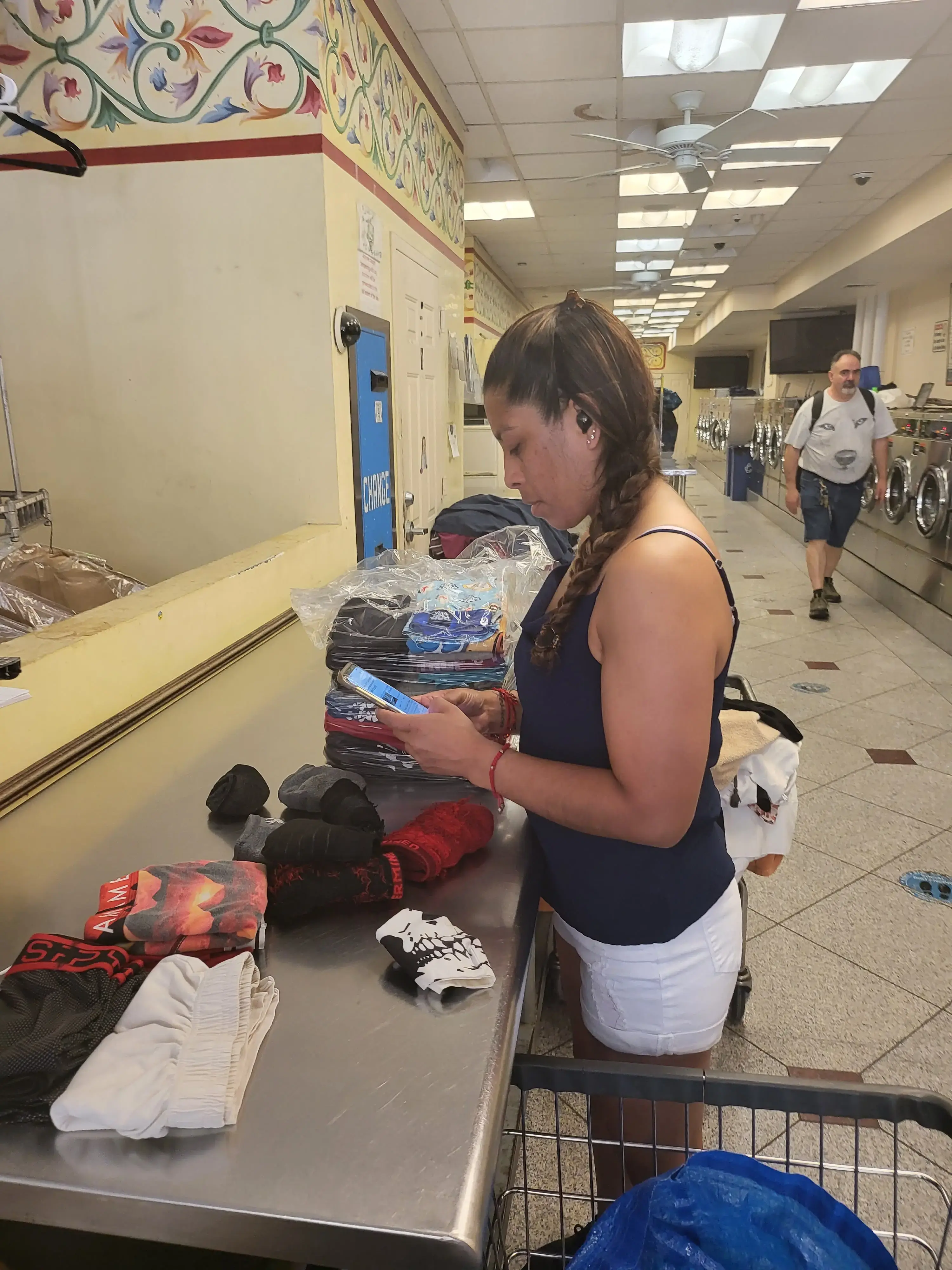 Astoria Laundromat & Cleaners - Image 10