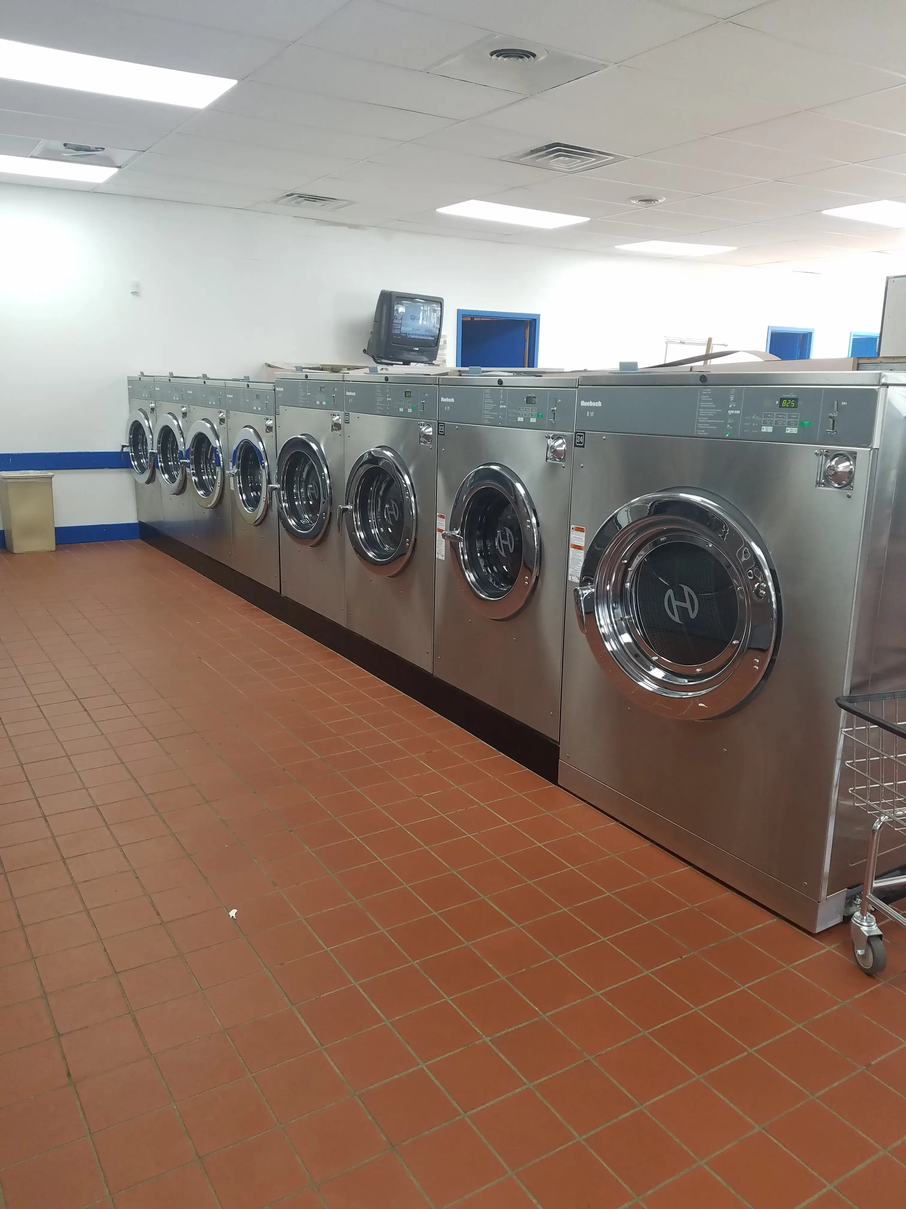 At Your Service Coin Laundry - Airway thumbnail 13