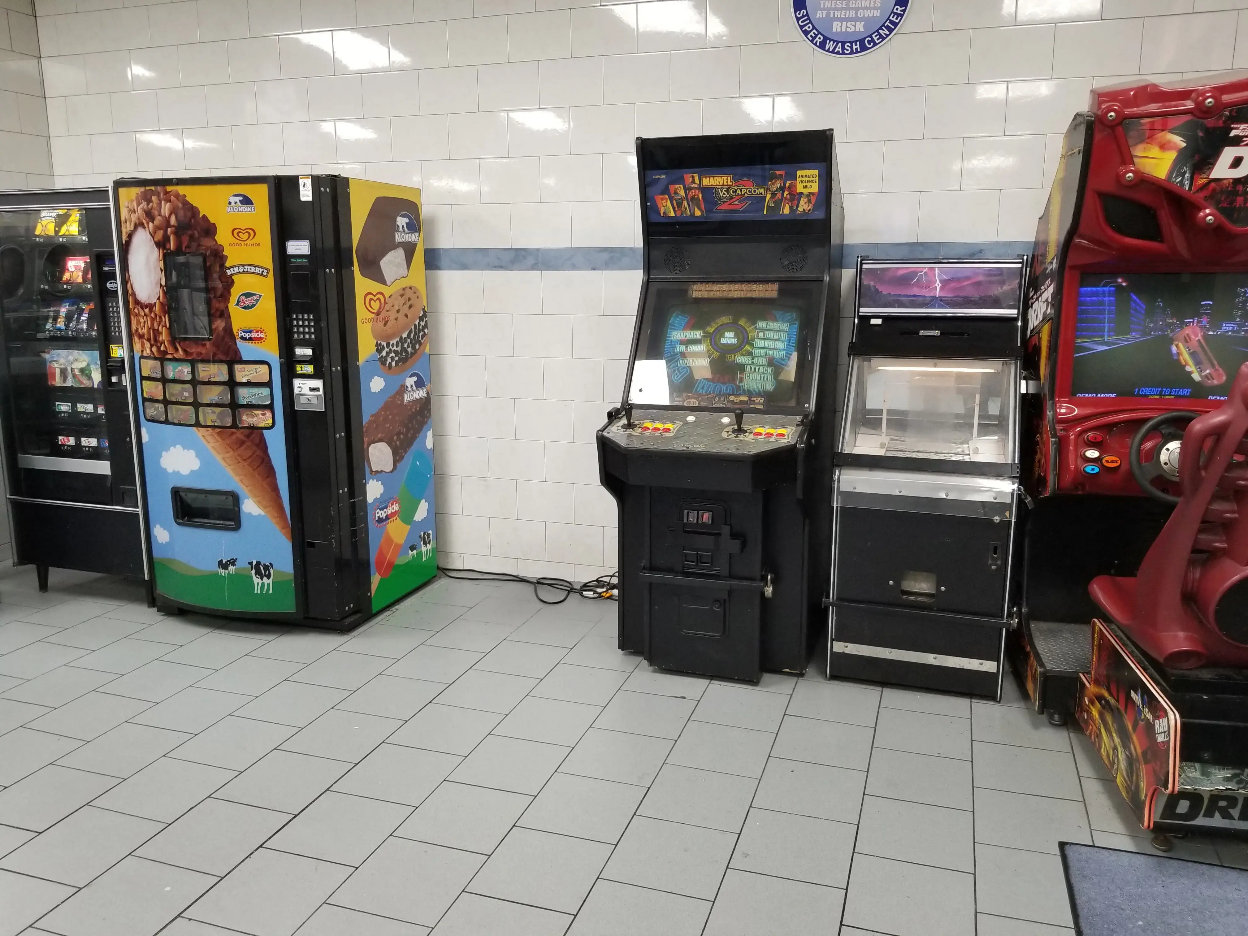 Atlantis Super Wash Laundromat - Image 16