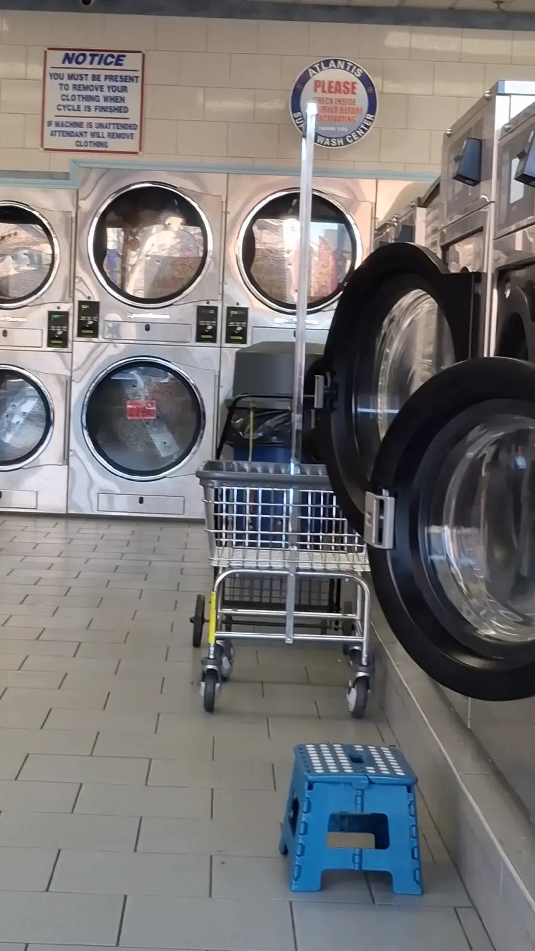 Atlantis Super Wash Laundromat - Image 8