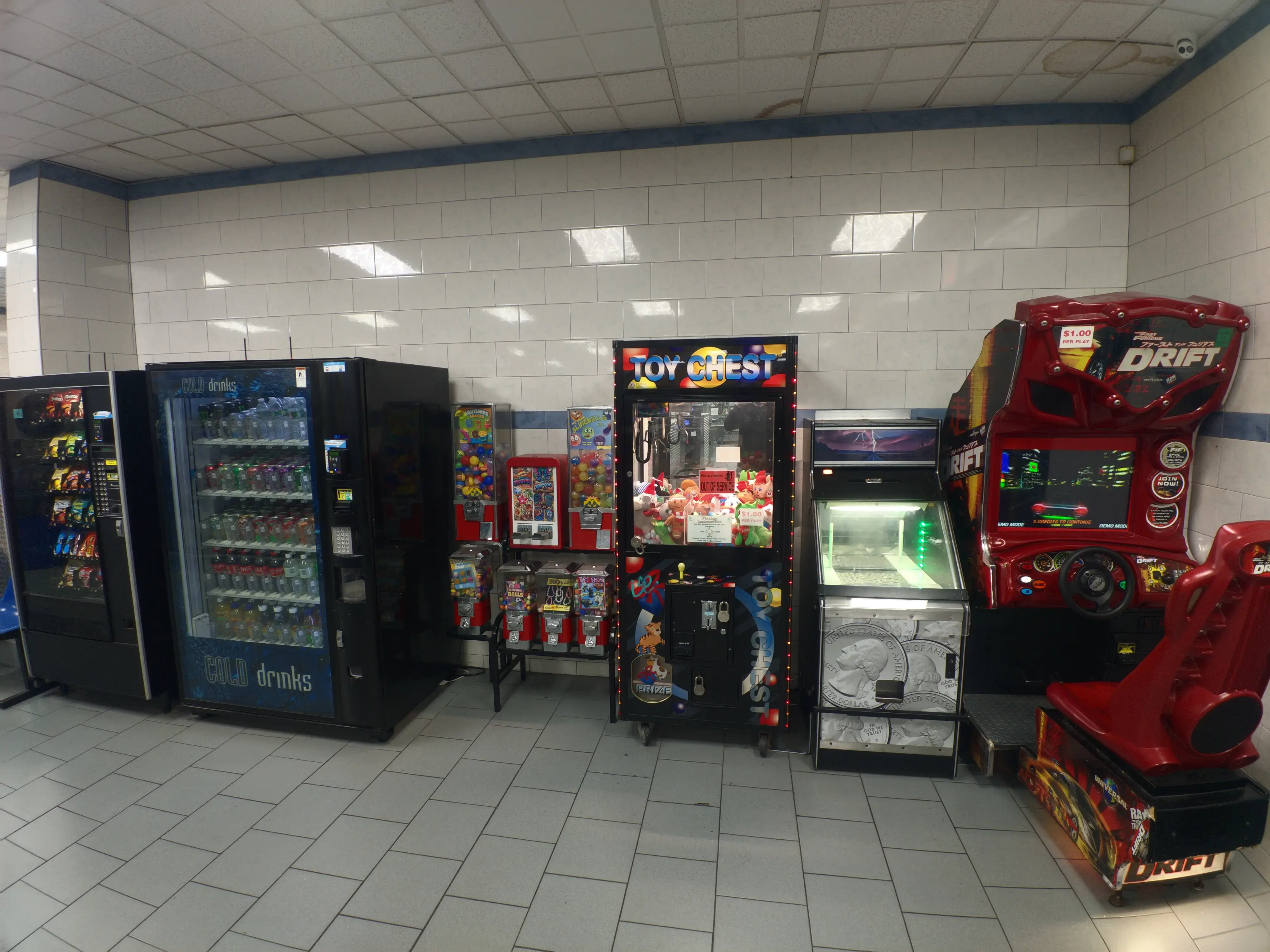 Atlantis Super Wash Laundromat - Image 15