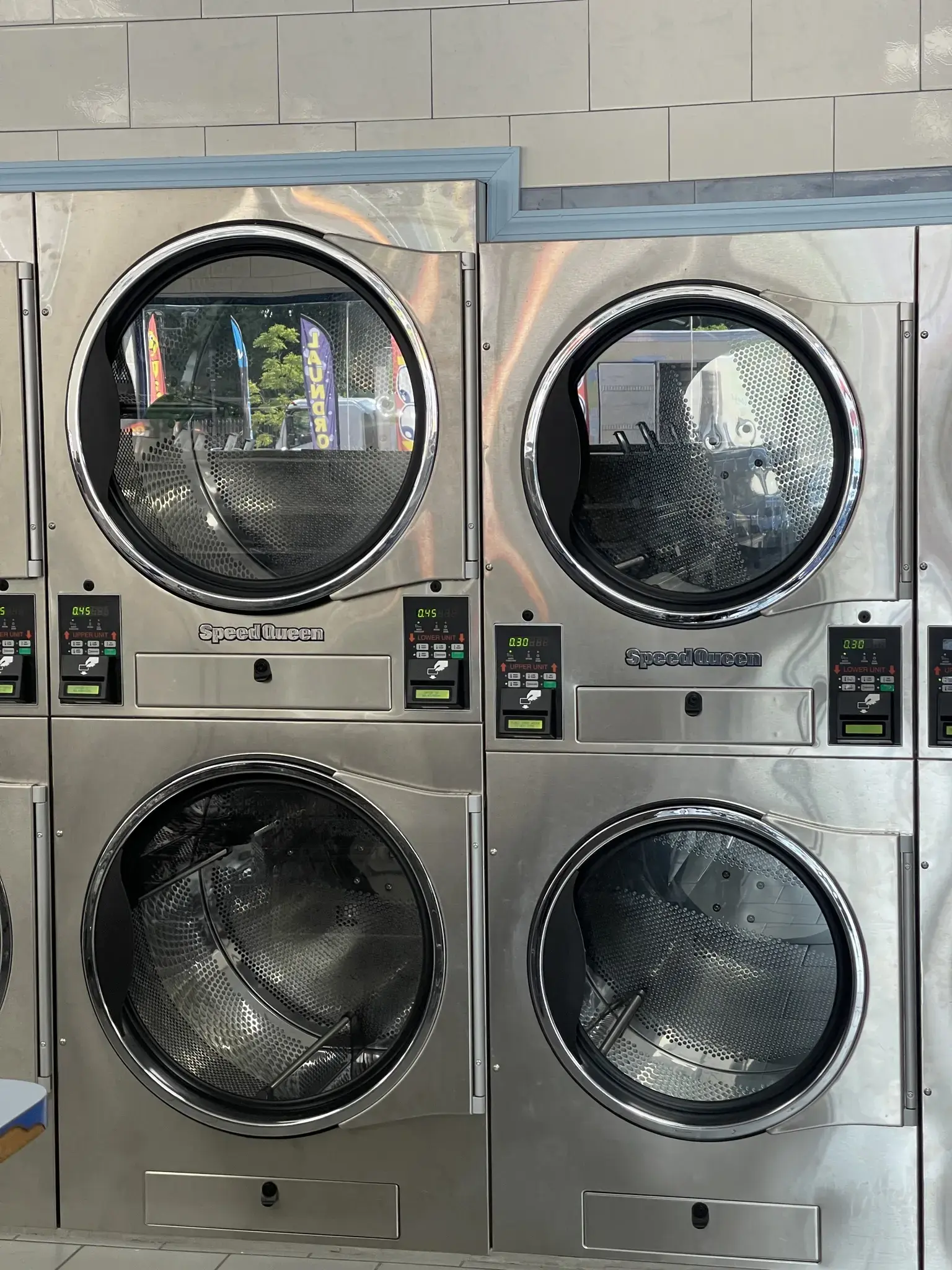 Atlantis Super Wash Laundromat - Image 4