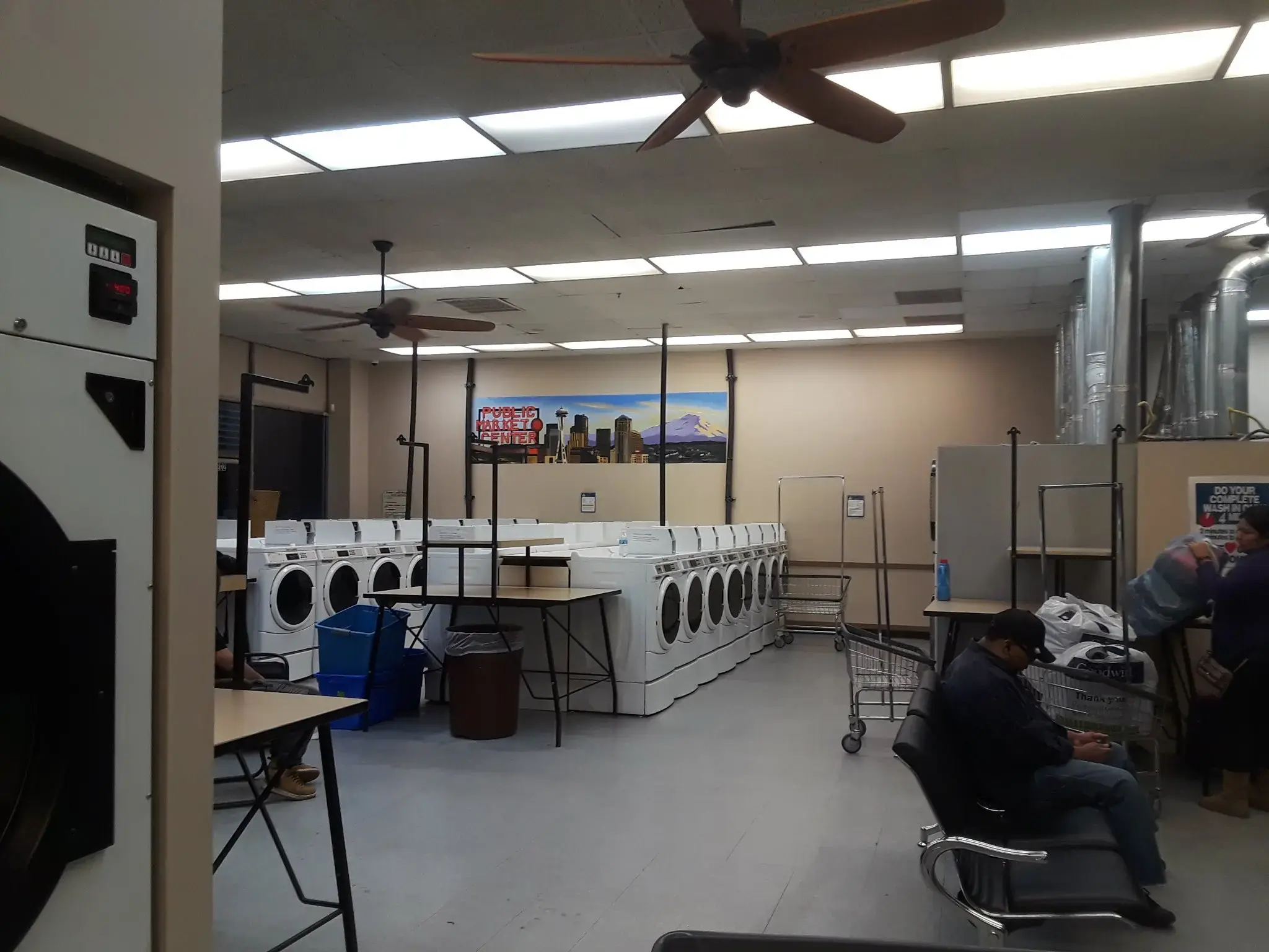 Aurora Clean Express Laundromat - Image 17