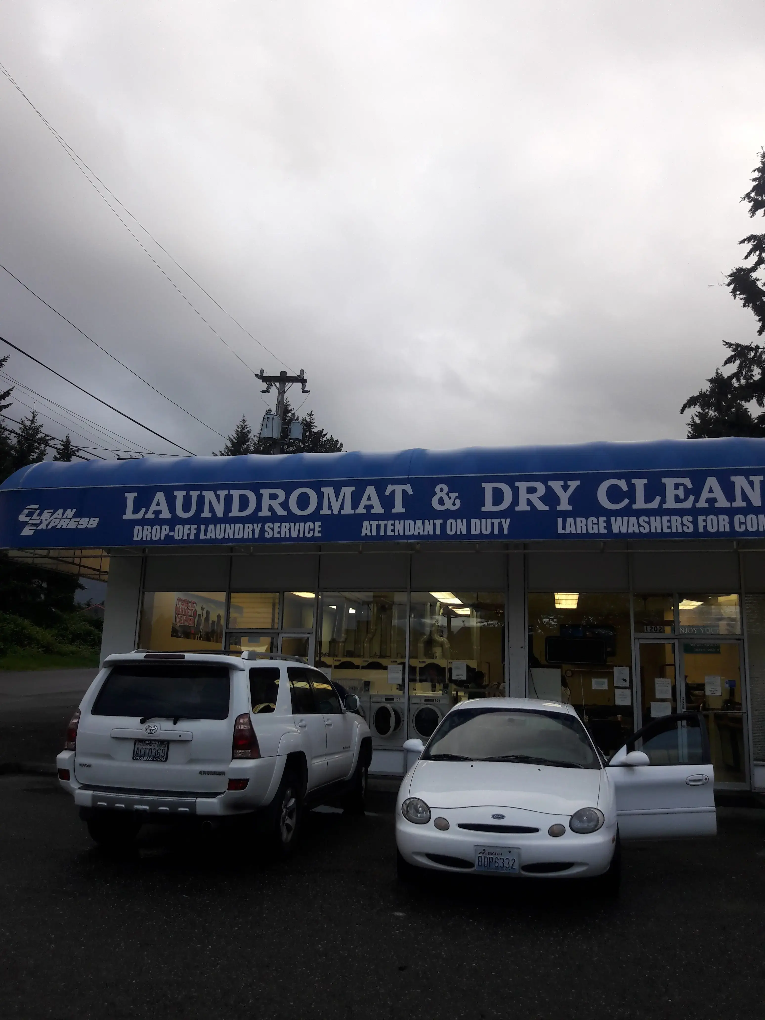Aurora Clean Express Laundromat thumbnail 19