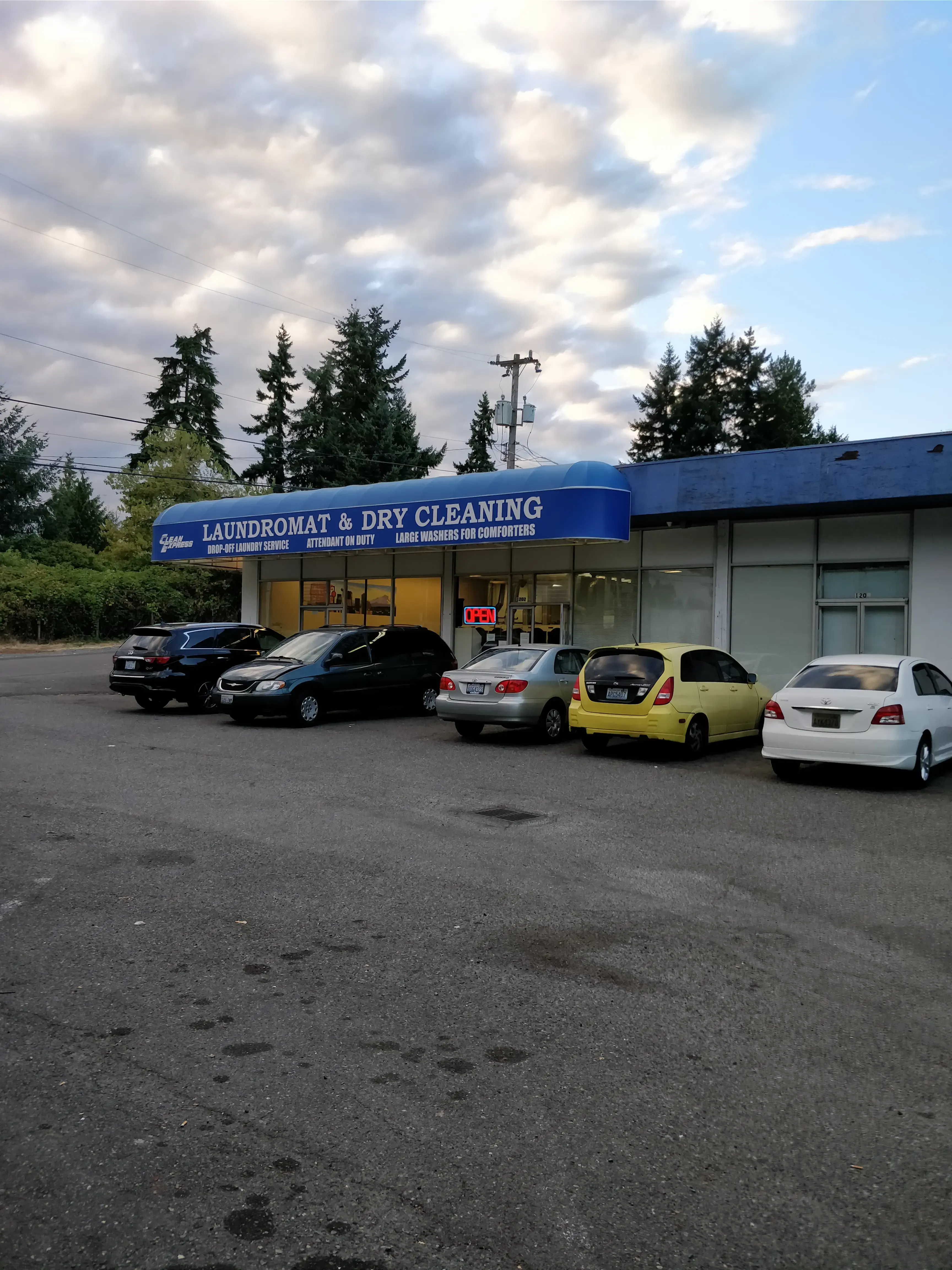 Aurora Clean Express Laundromat - Image 16