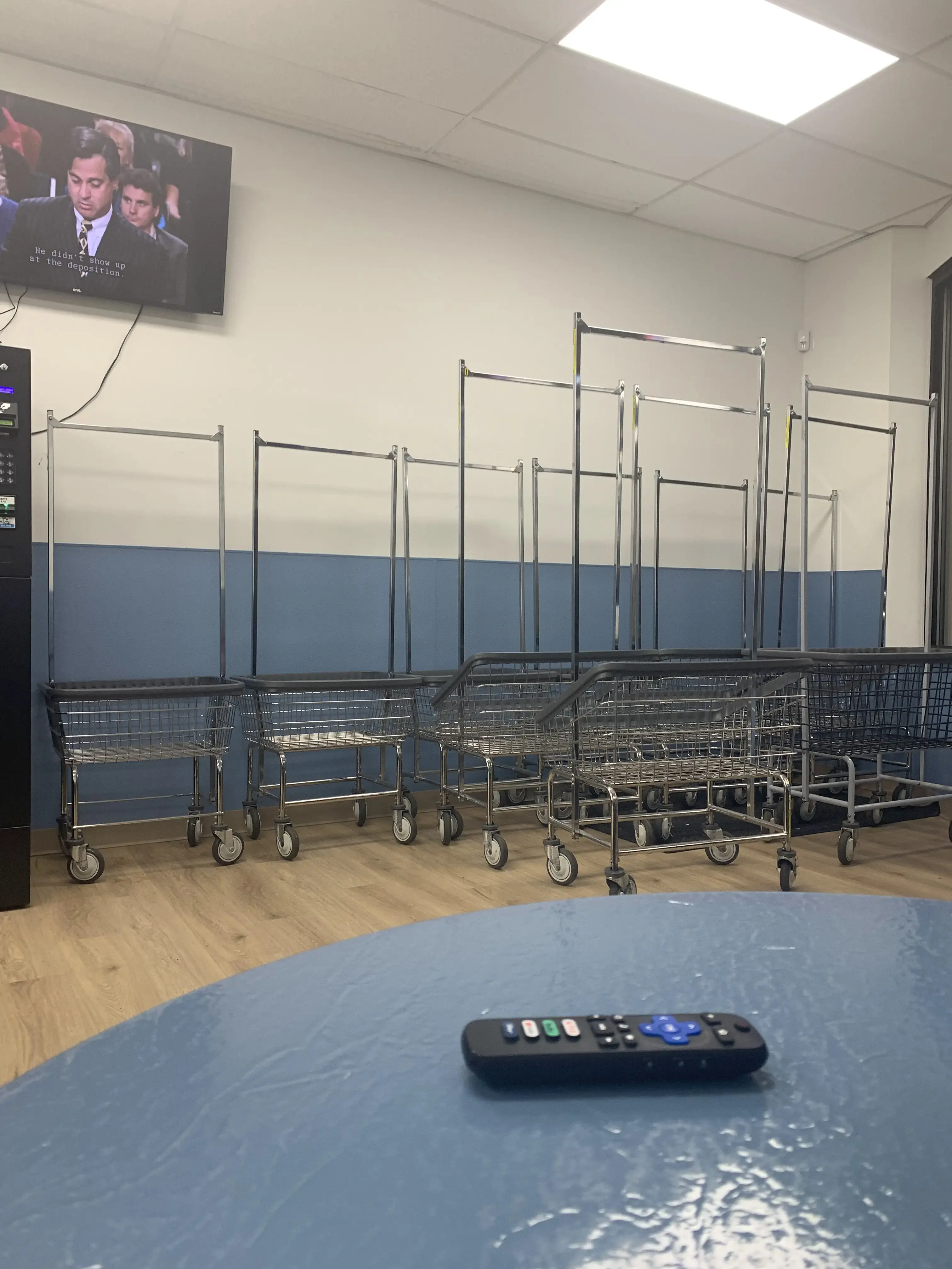 Aurora Road Laundromat - Image 4