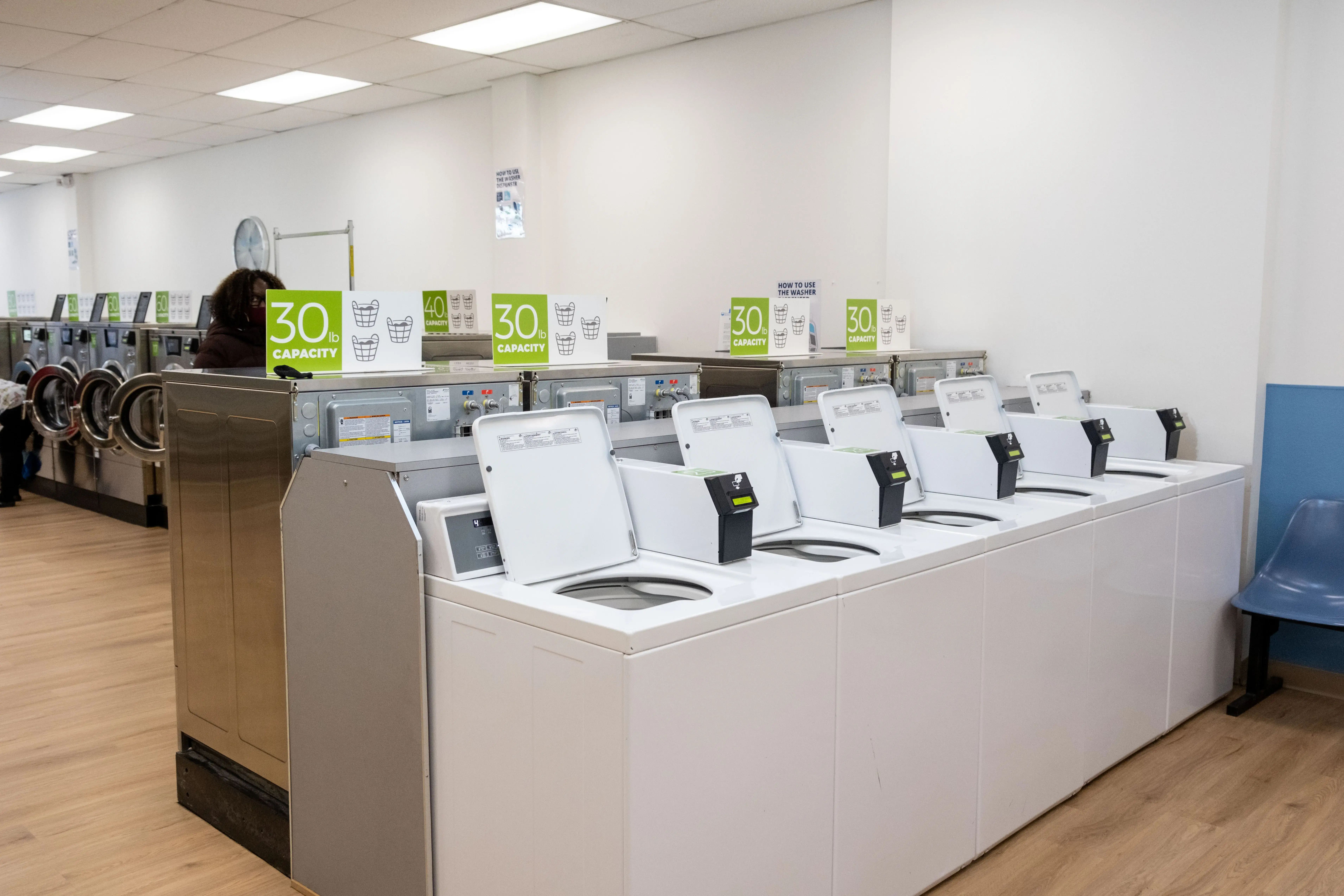 Aurora Road Laundromat - Image 20