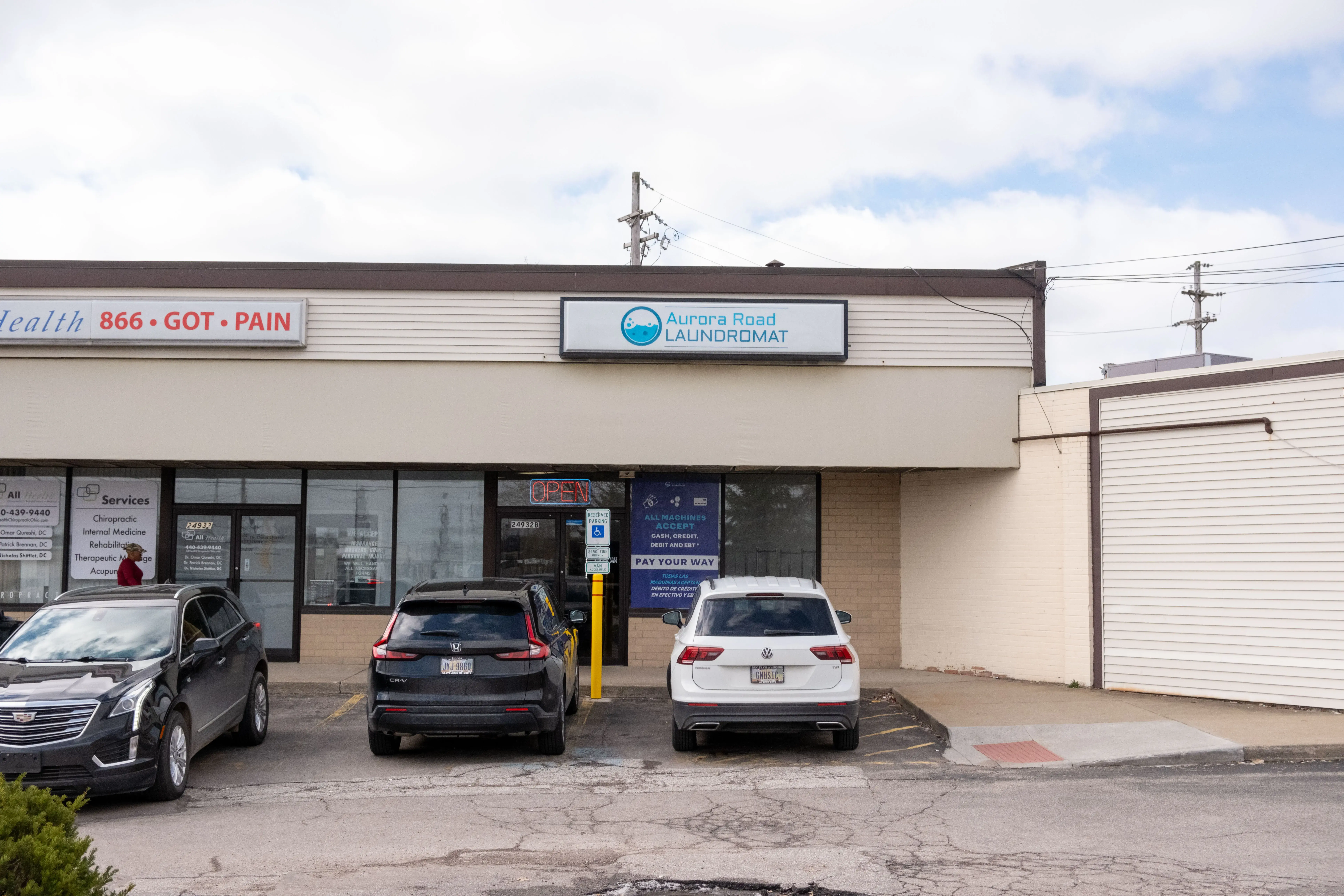 Aurora Road Laundromat thumbnail 2