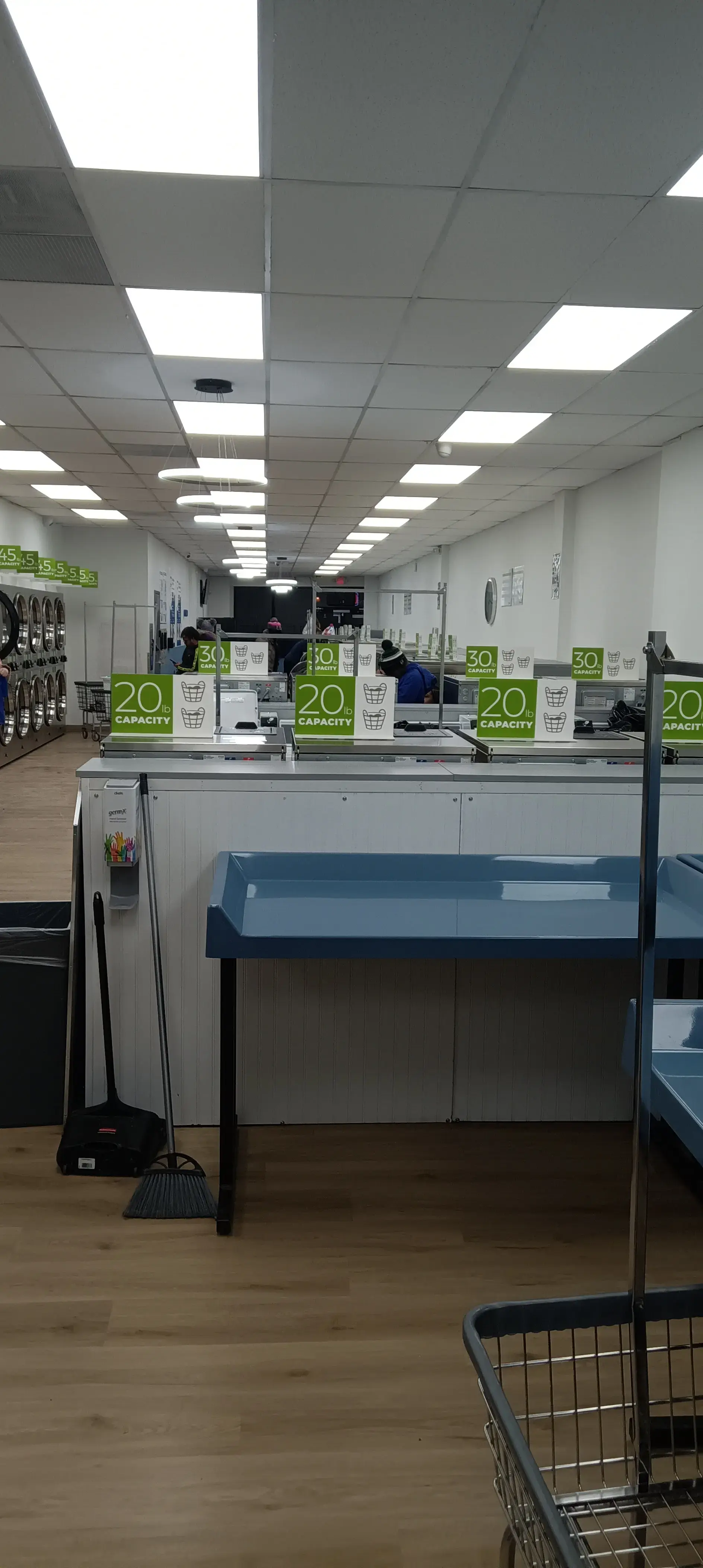 Aurora Road Laundromat - Image 10