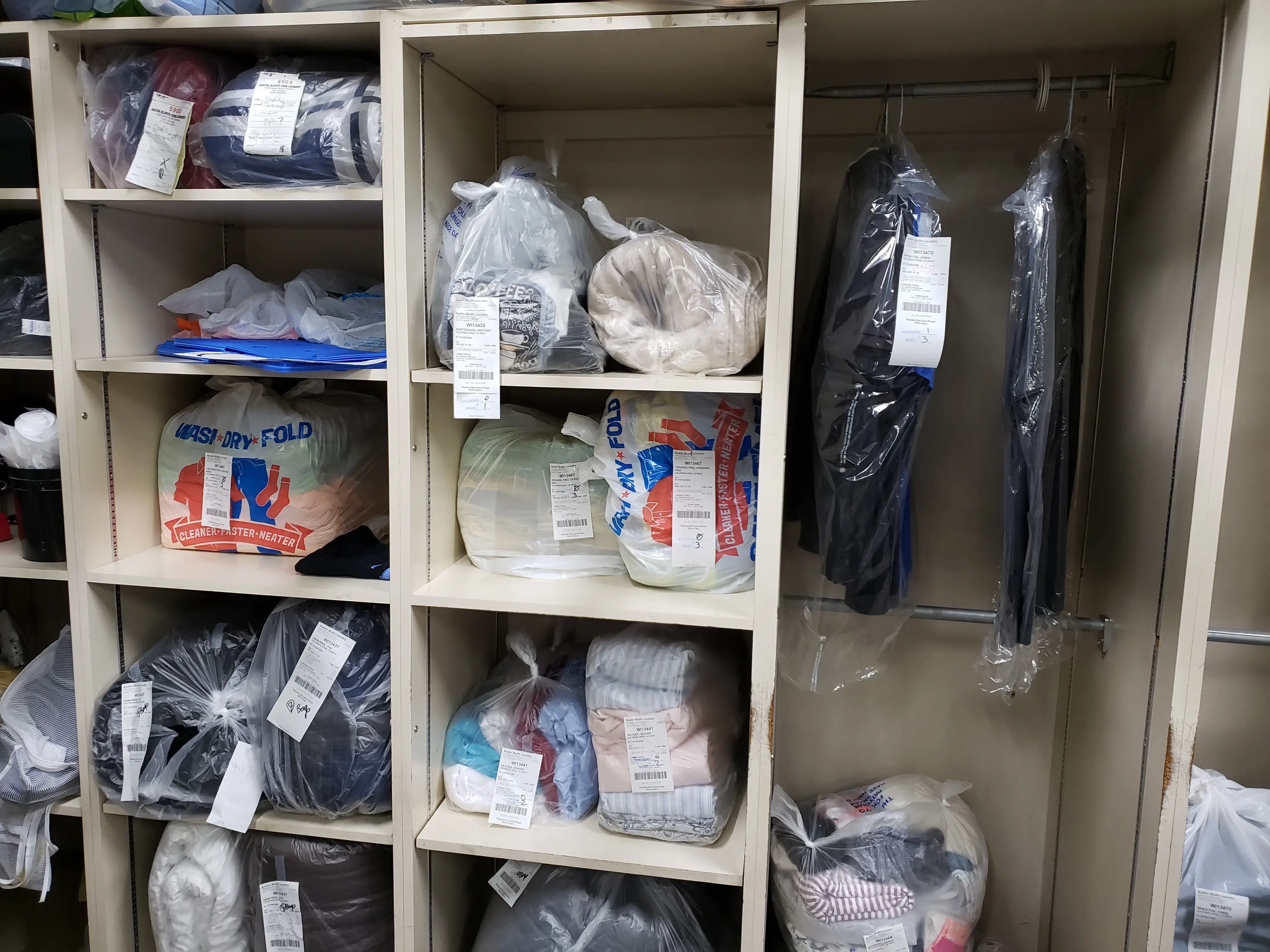 Austin Bluffs Laundry - Image 16