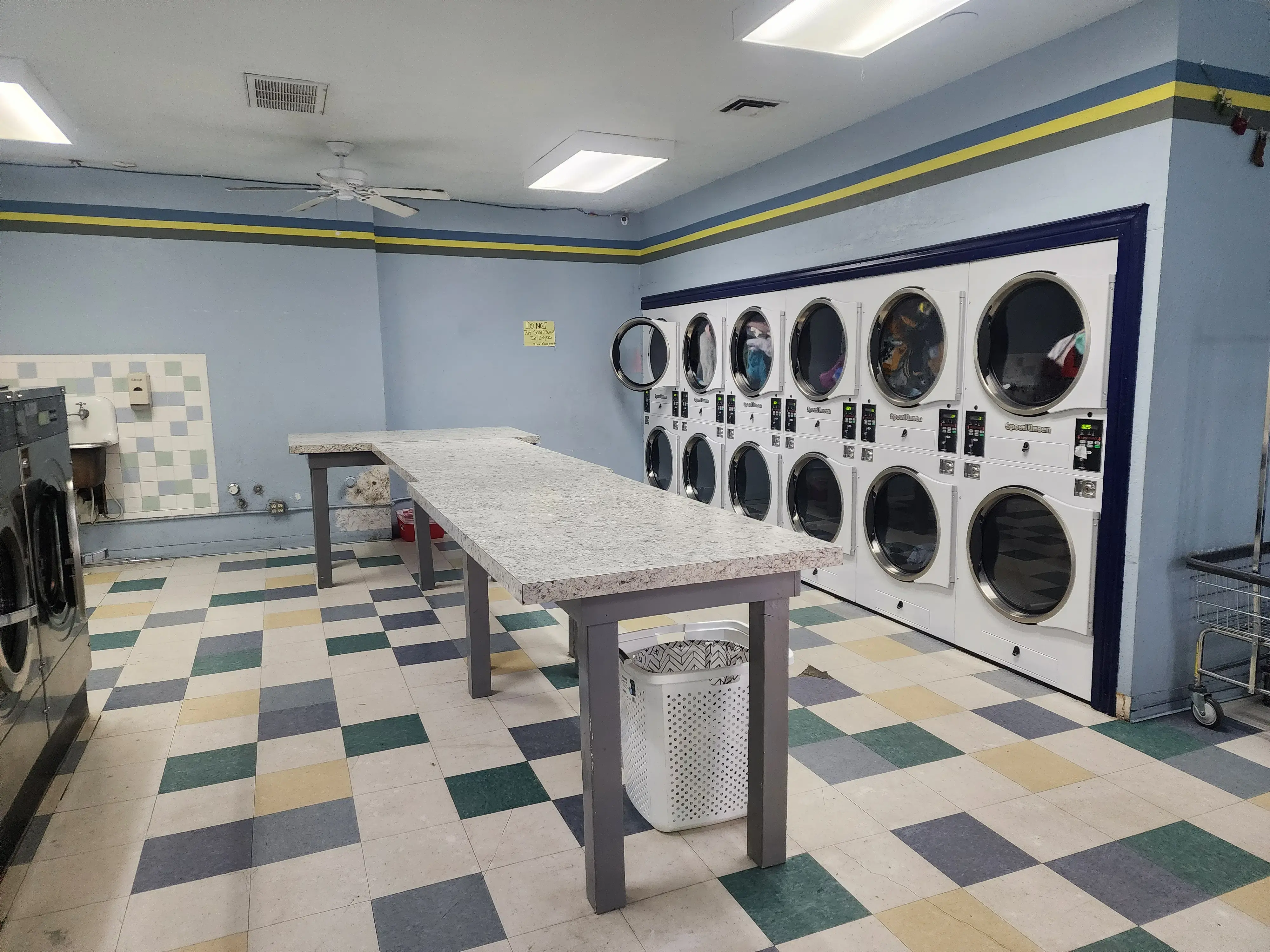 Avenue A Laundry thumbnail 20