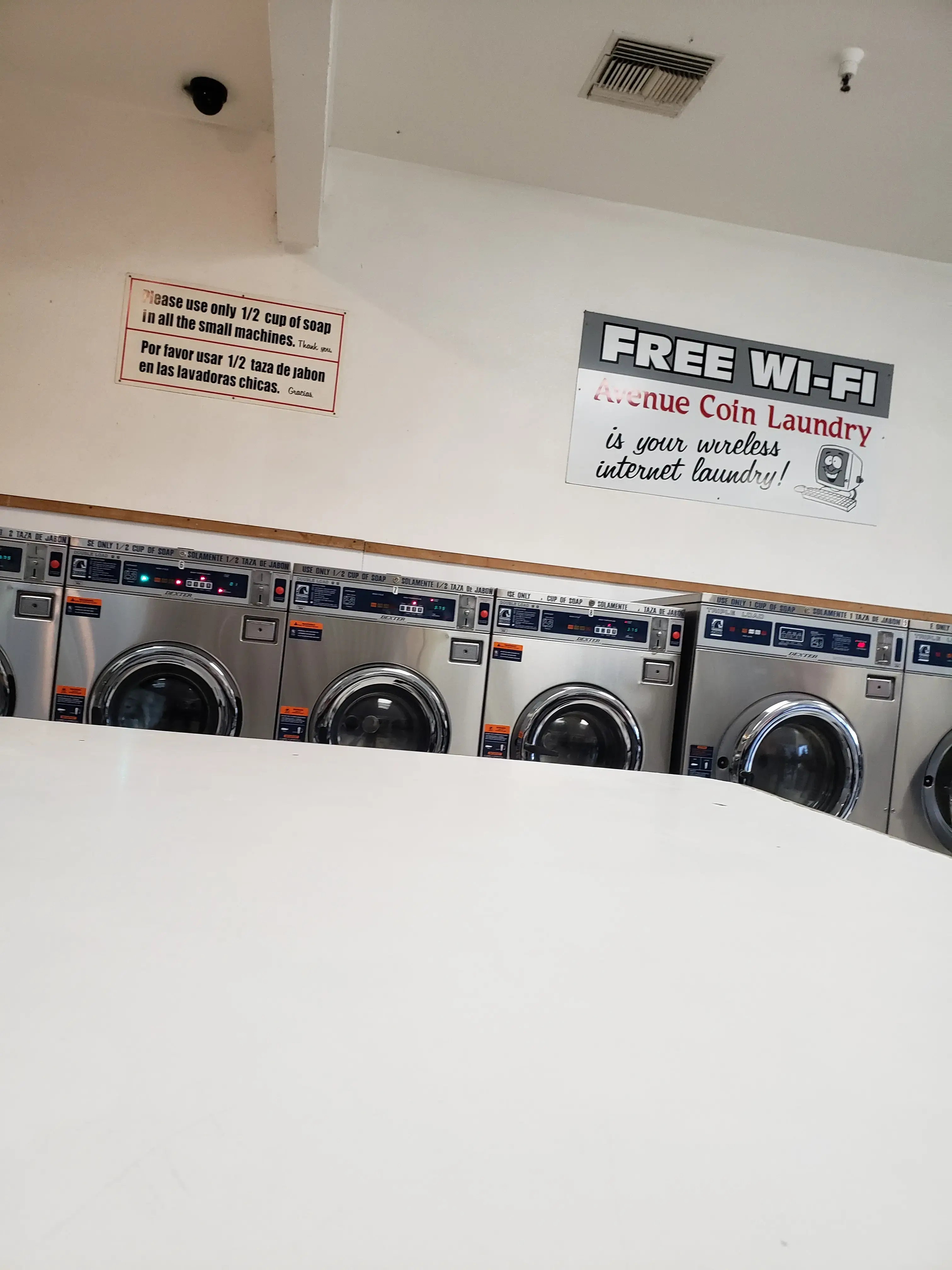 Avenue Coin Laundry thumbnail 15