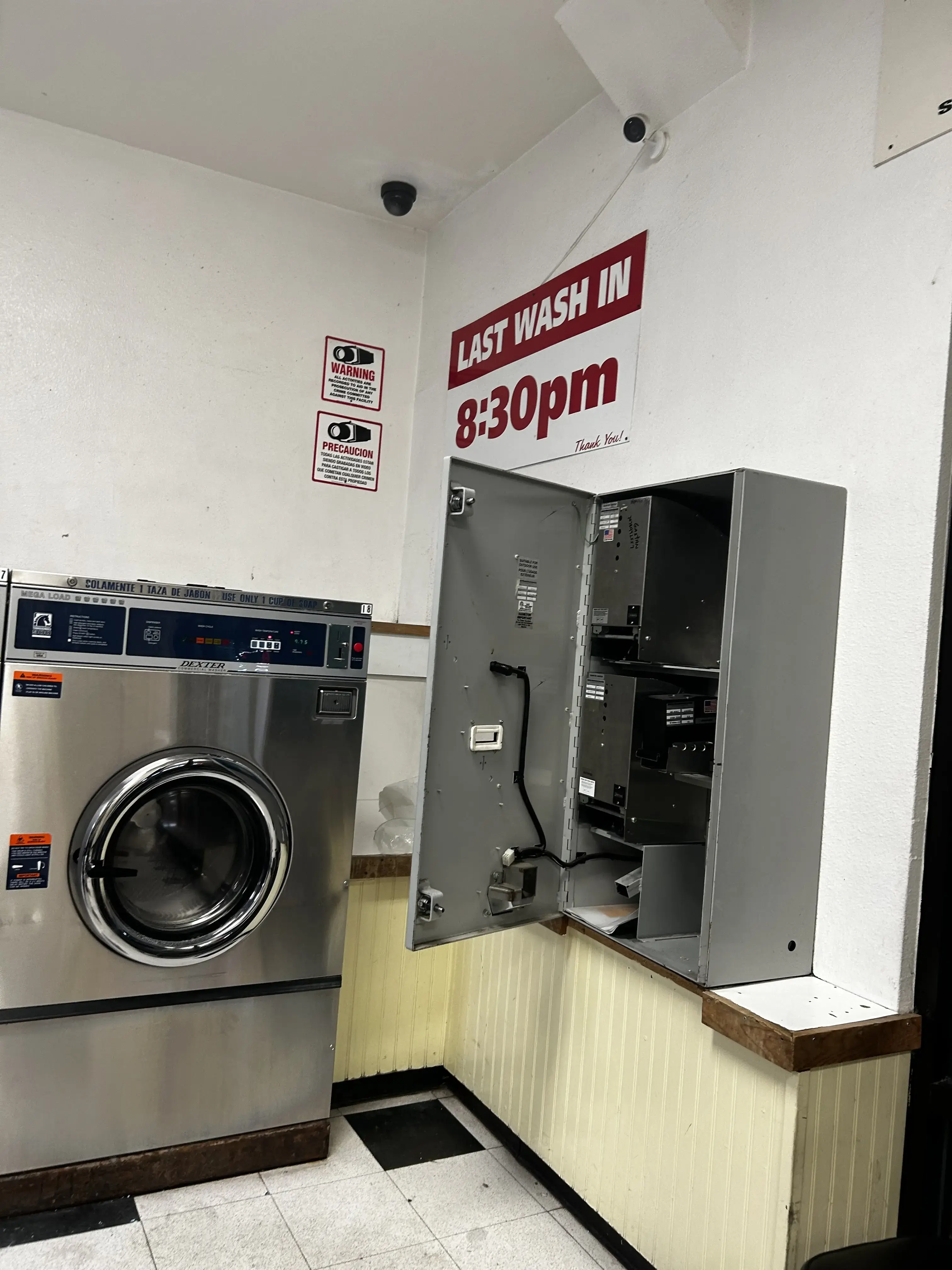 Avenue Coin Laundry thumbnail 16
