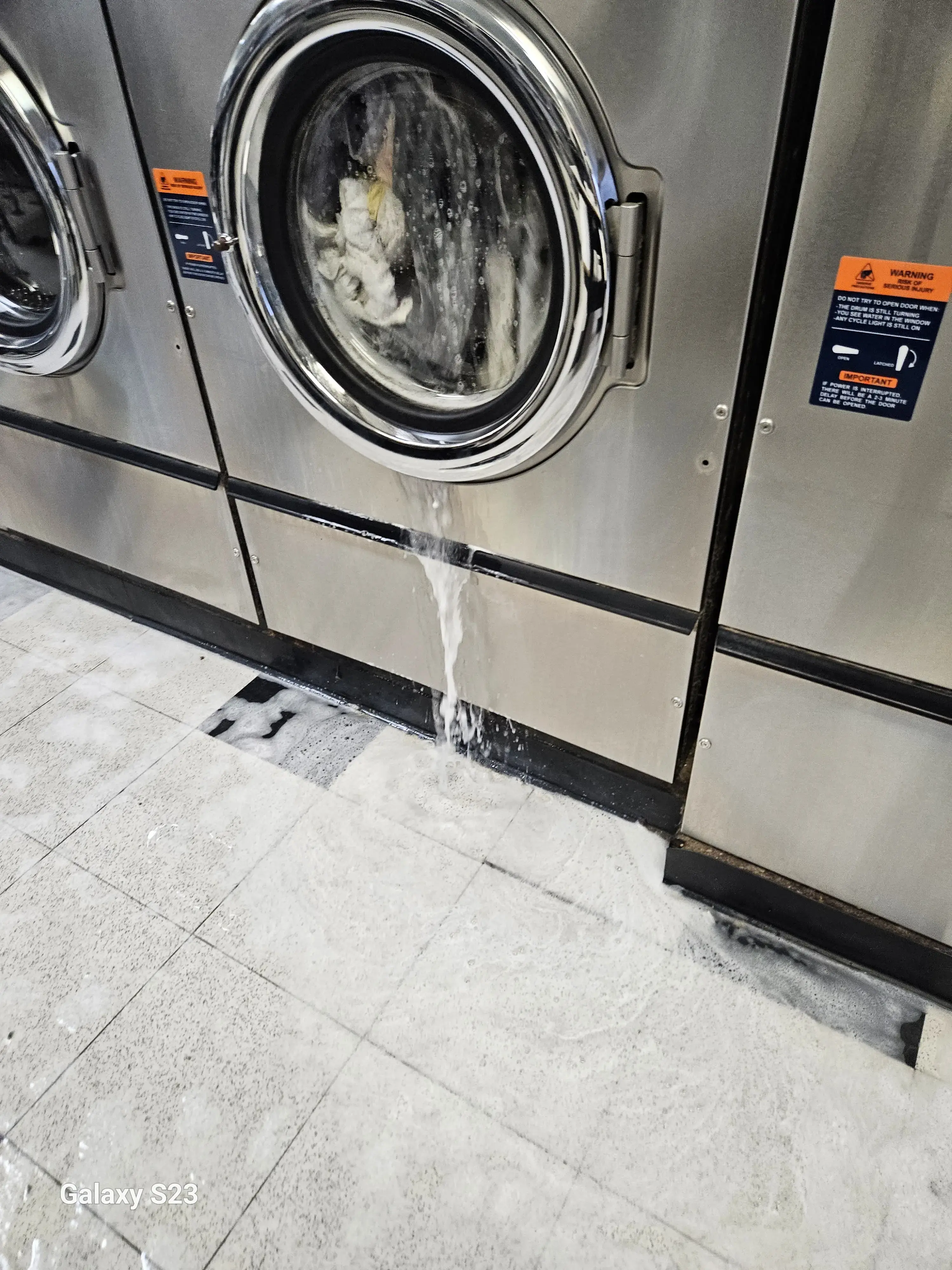 Avenue Coin Laundry - Image 5