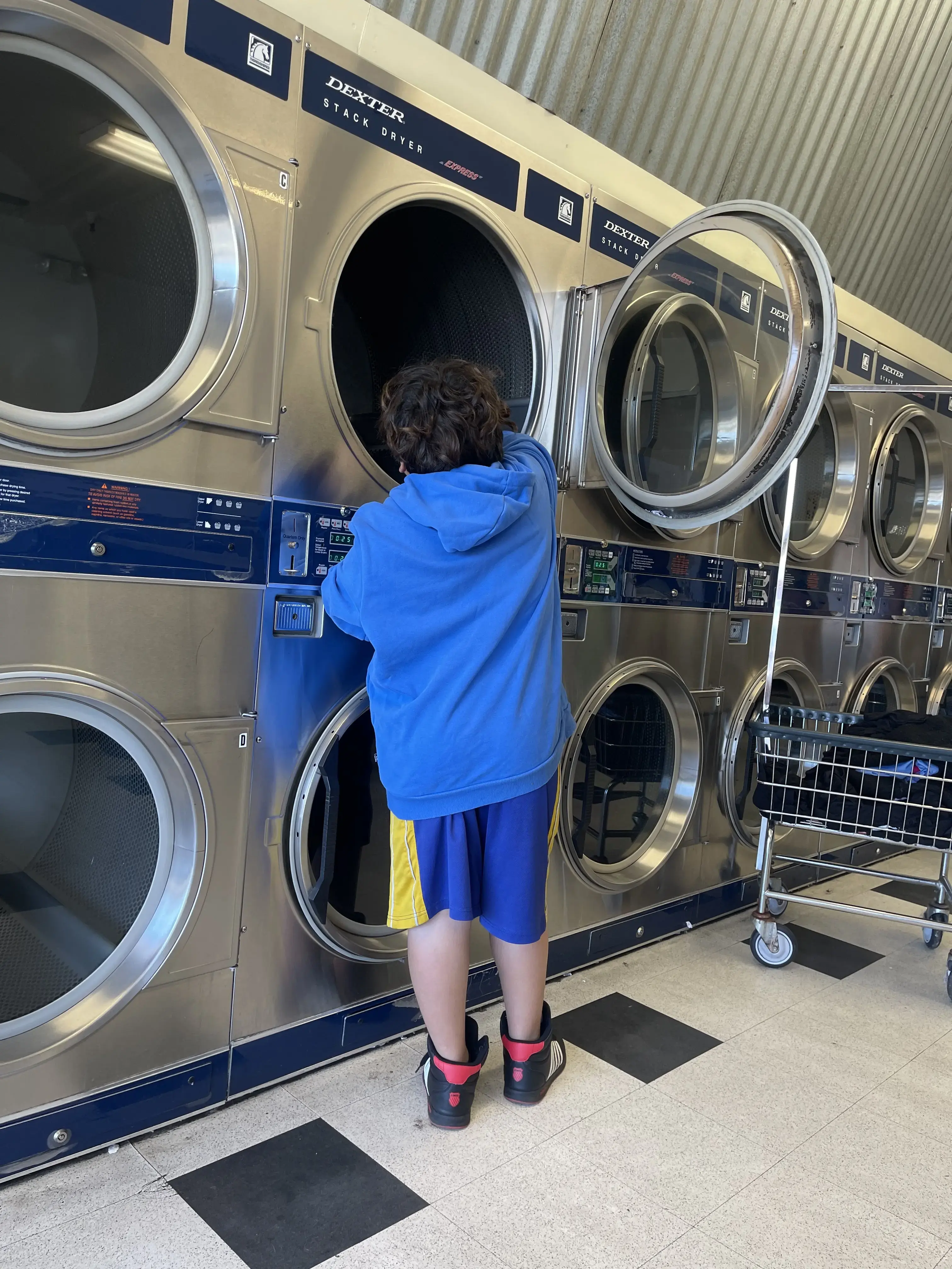 Avenue Coin Laundry thumbnail 10