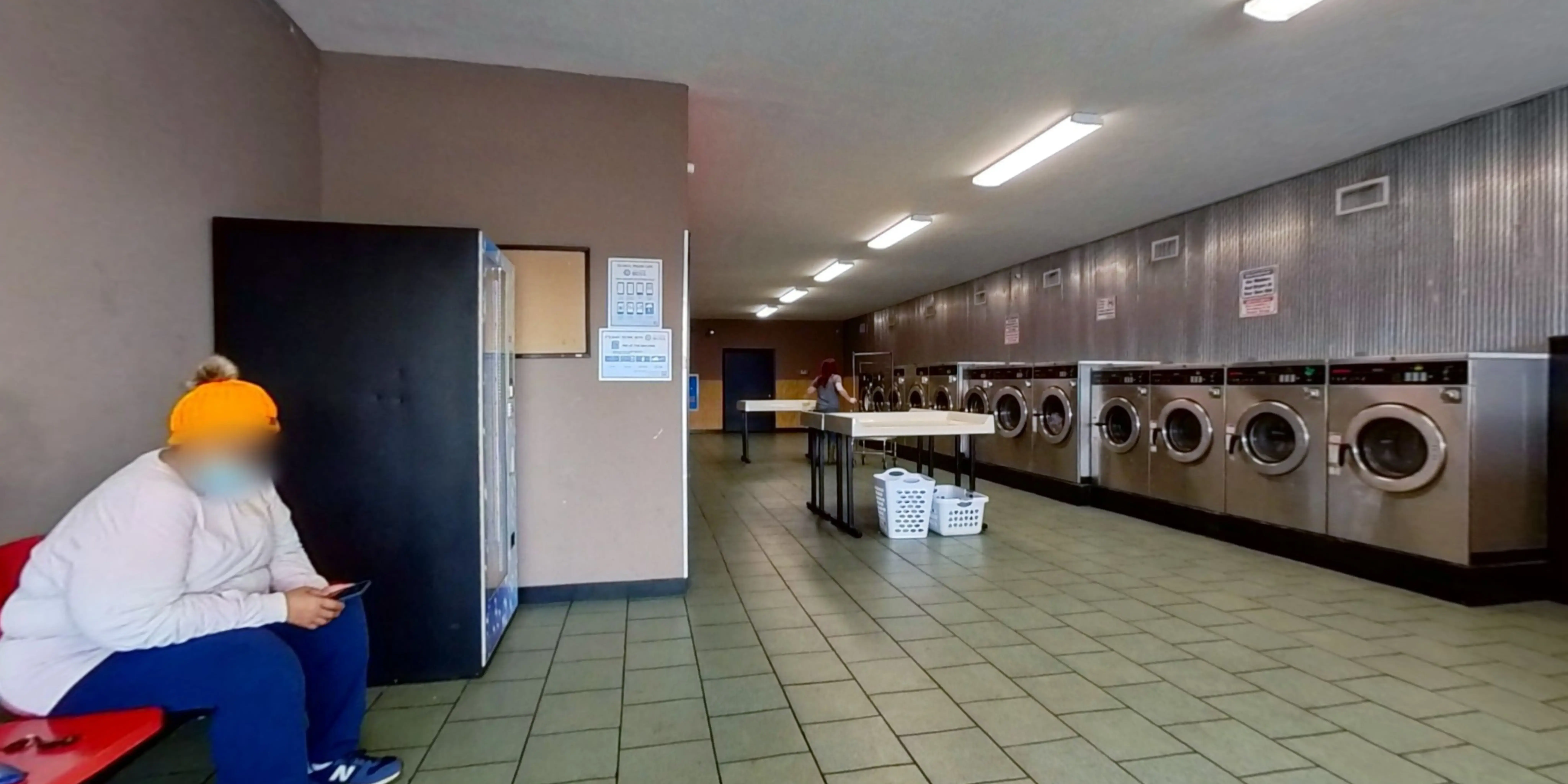 Azalea 24/7 Laundromat thumbnail 4