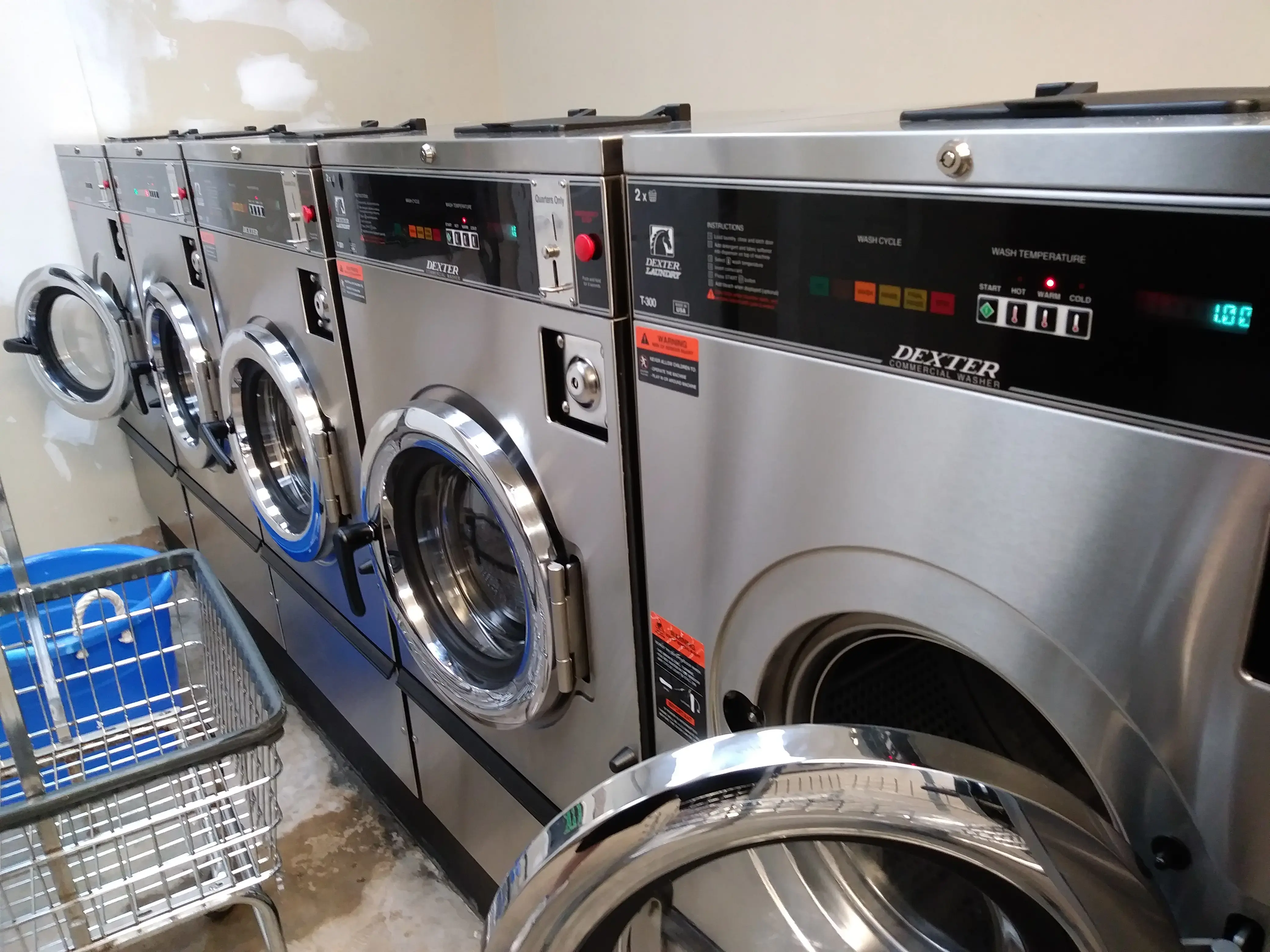 Azalea 24/7 Laundromat thumbnail 20