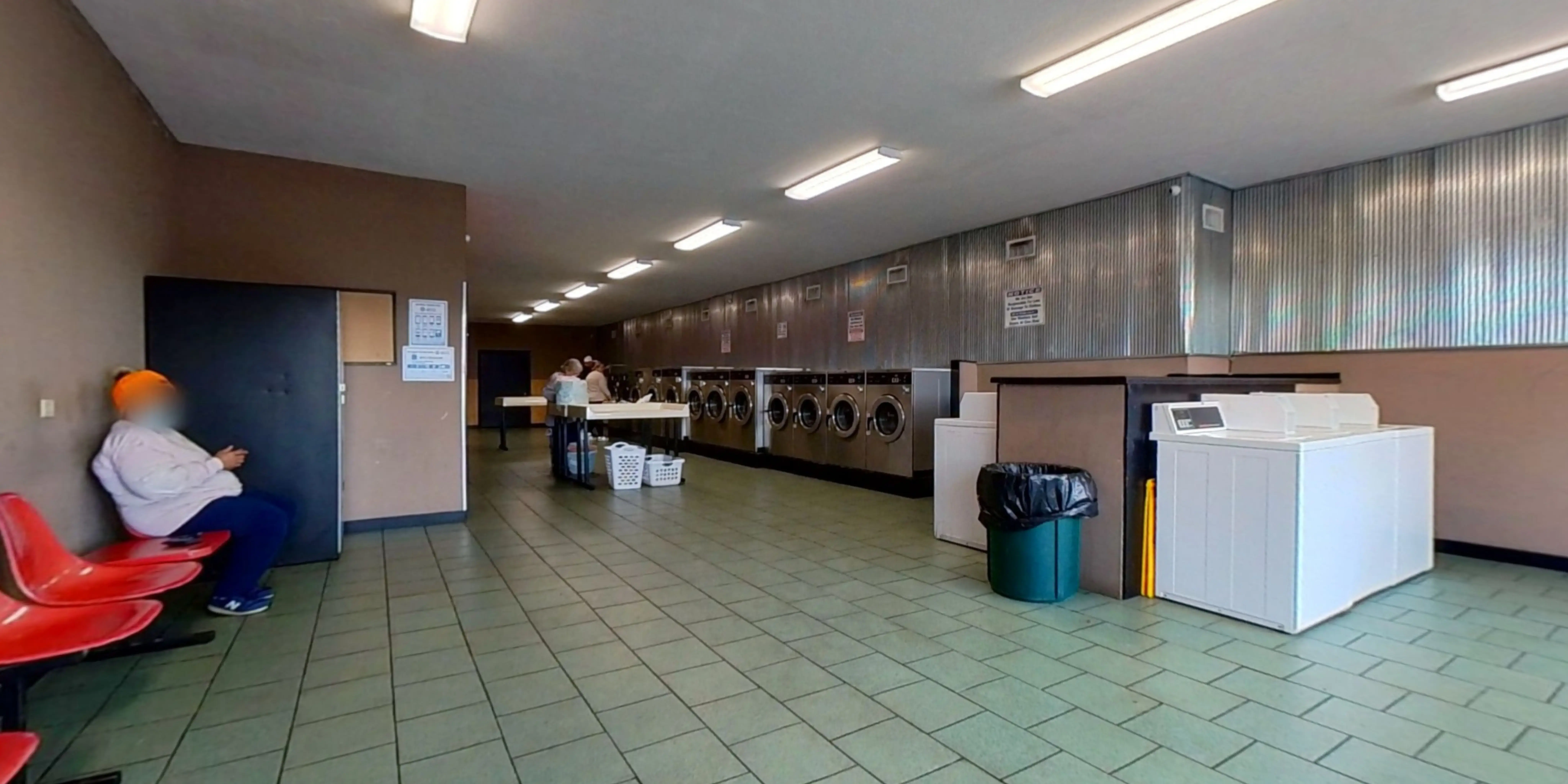 Azalea 24/7 Laundromat thumbnail 6