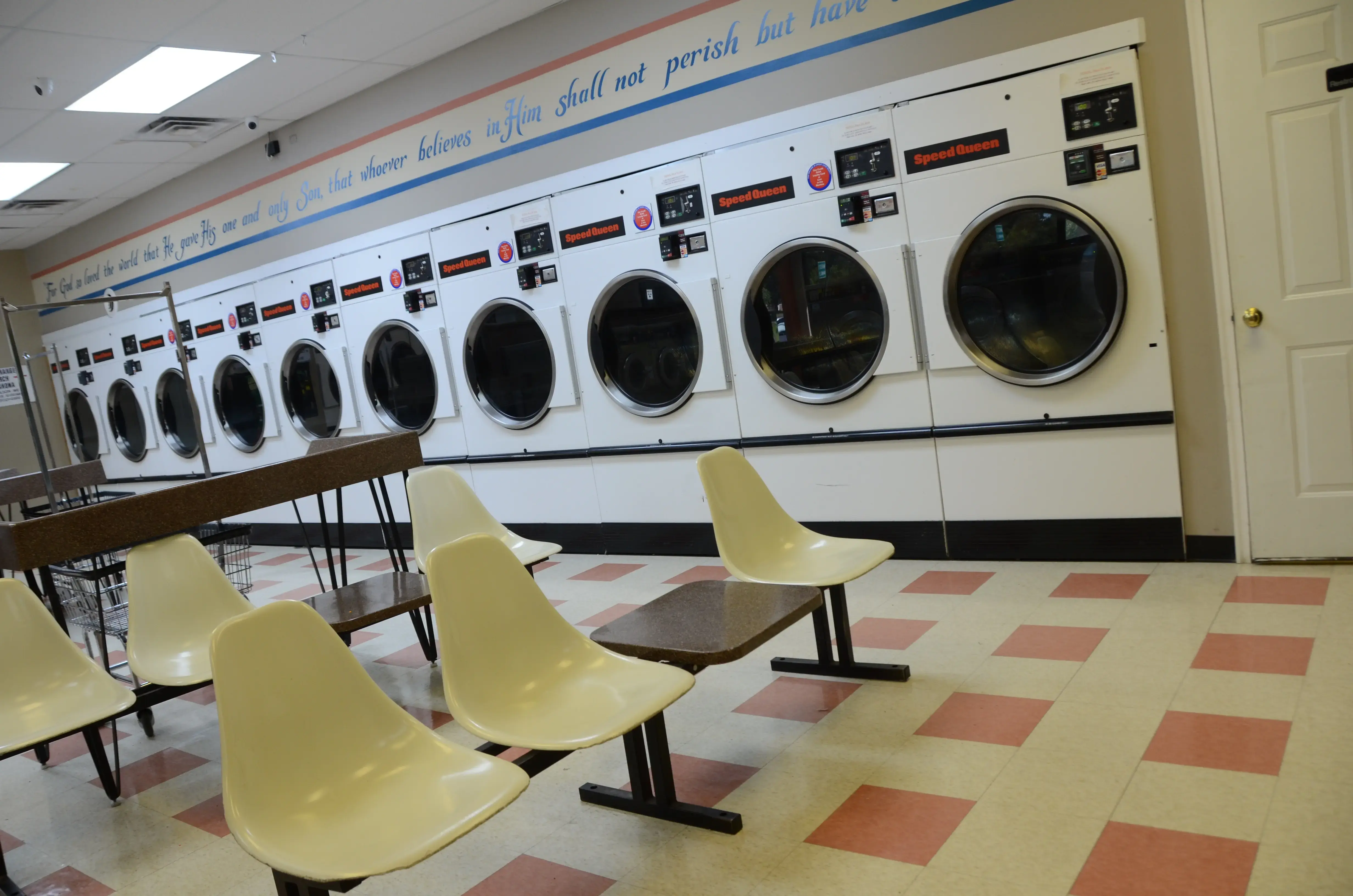 B & C Coin Laundry - Tullahoma 1 West - Image 3