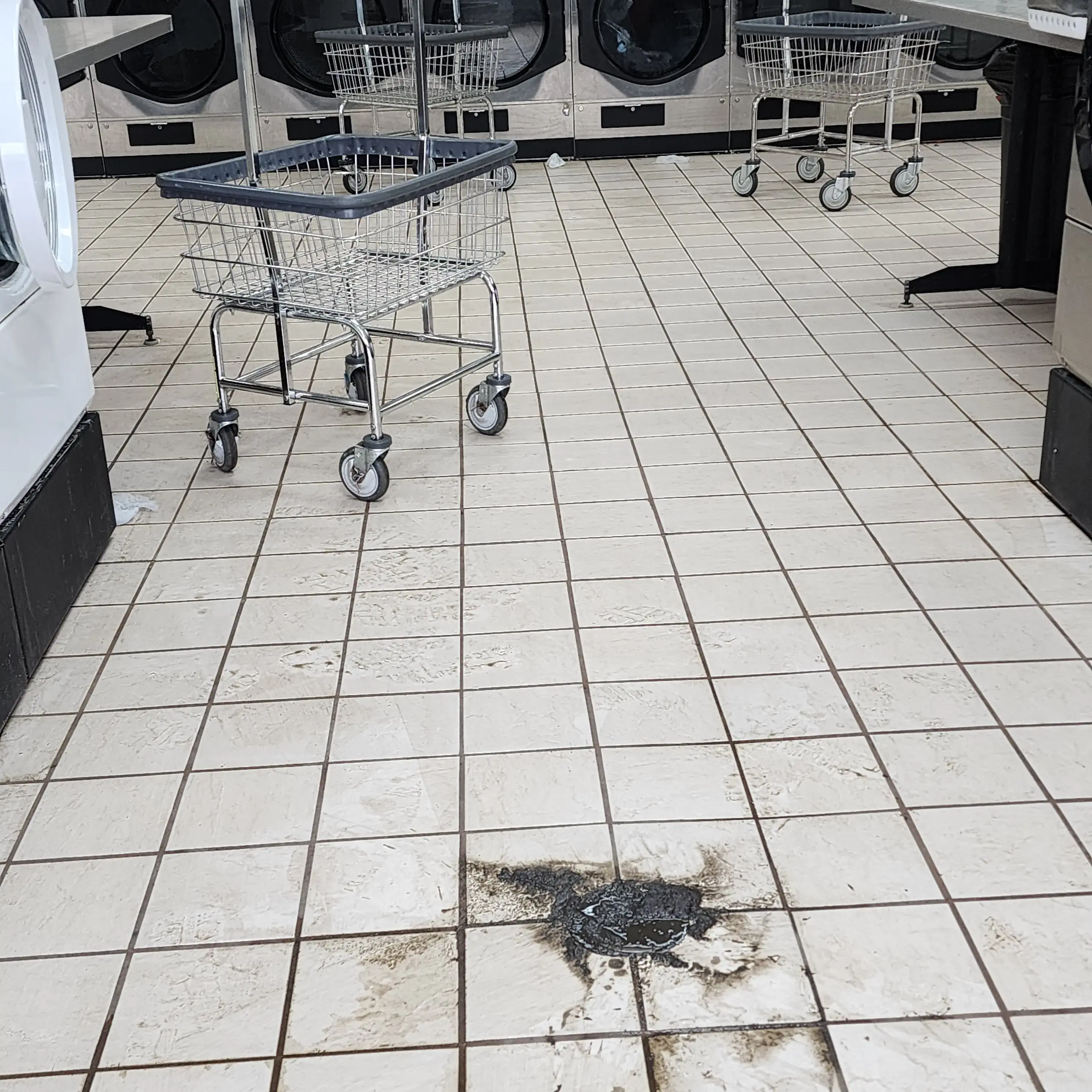 B & C Coin Laundry - Winchester - Image 6