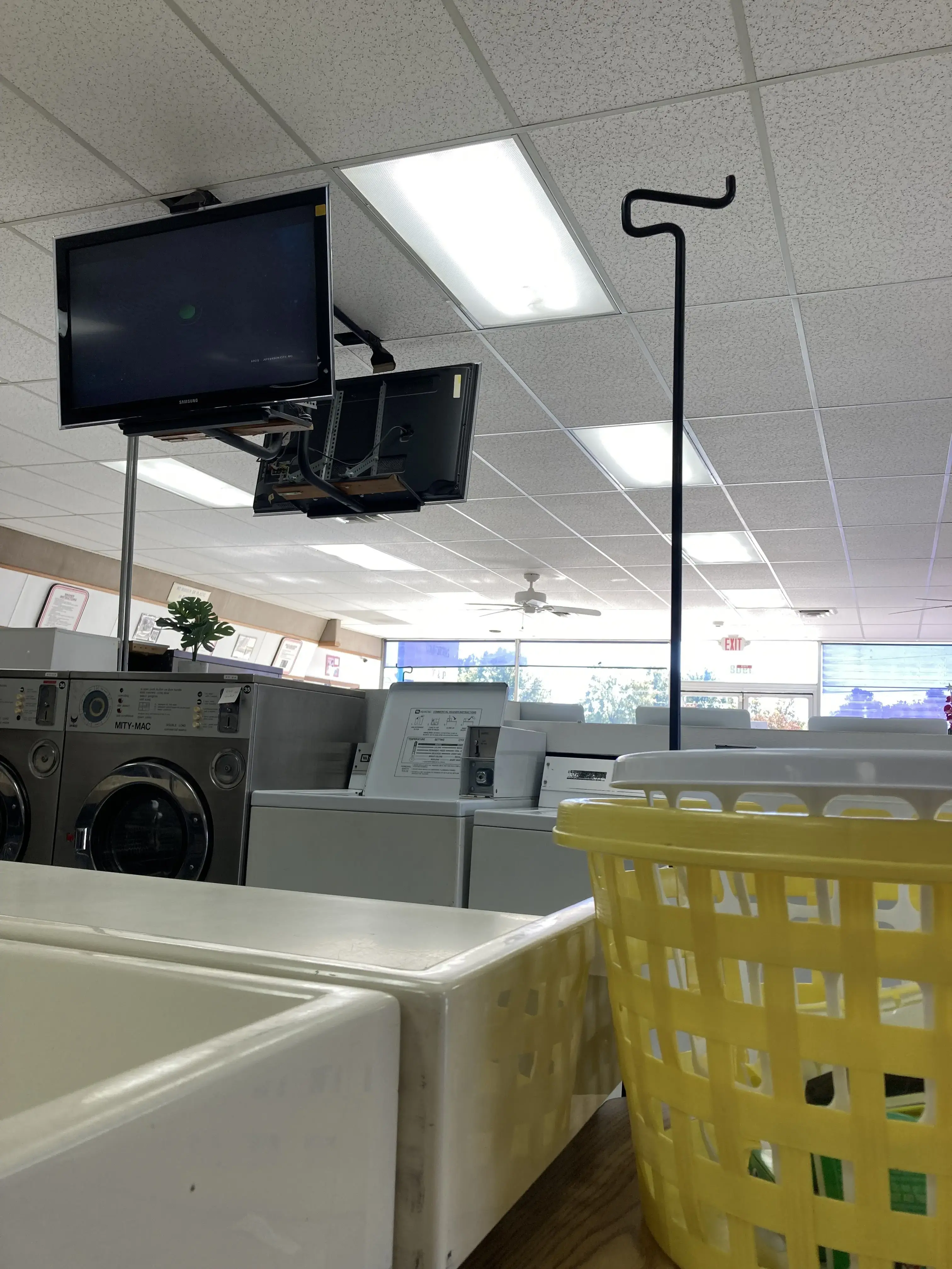 B-Clean Coin Laundromat - Image 11