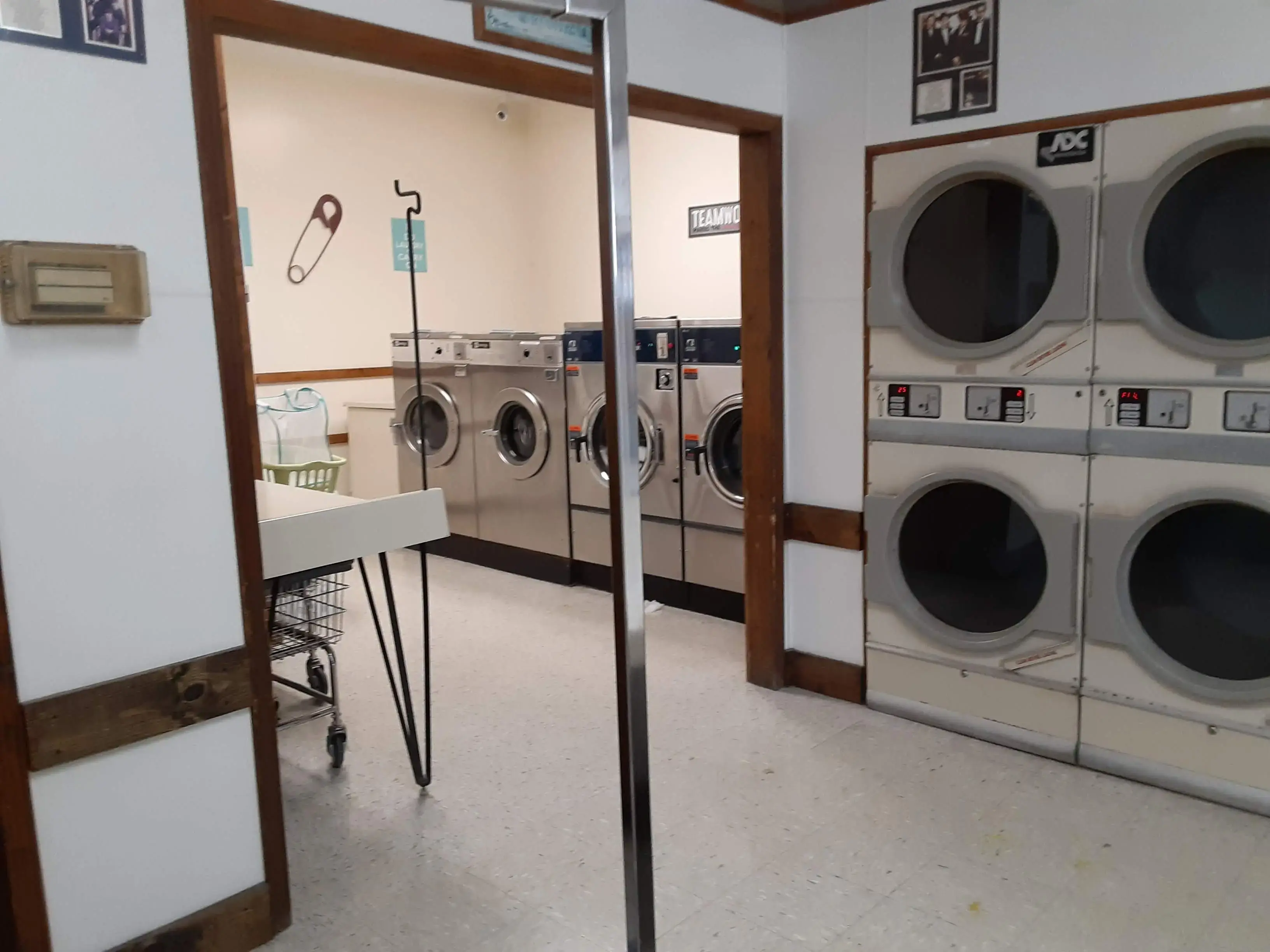 B-Clean Coin Laundromat thumbnail 4