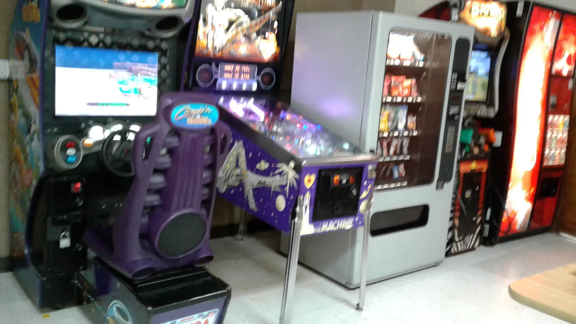B-Clean Coin Laundromat - Image 13