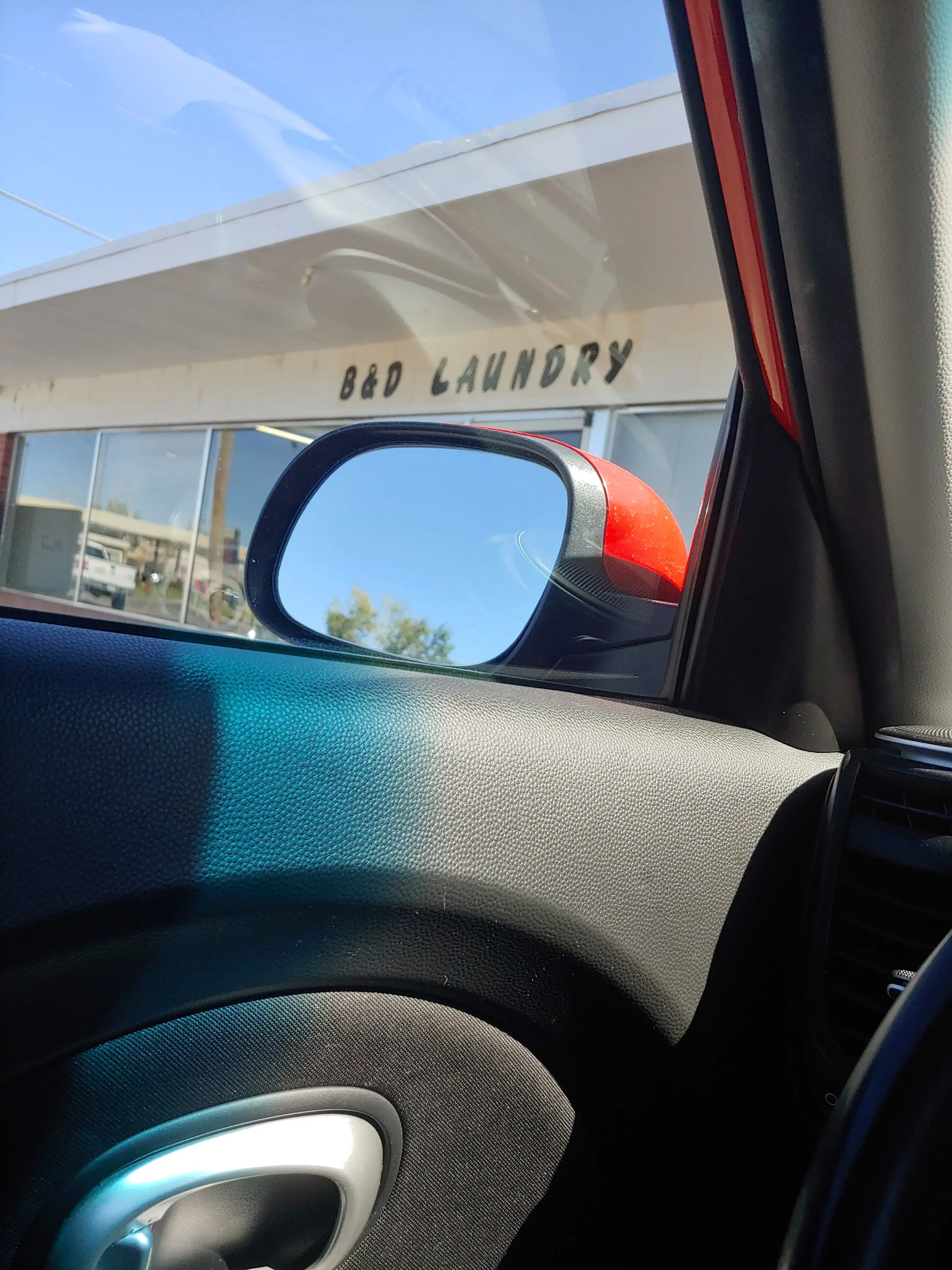 B & D's Laundromat - Image 8