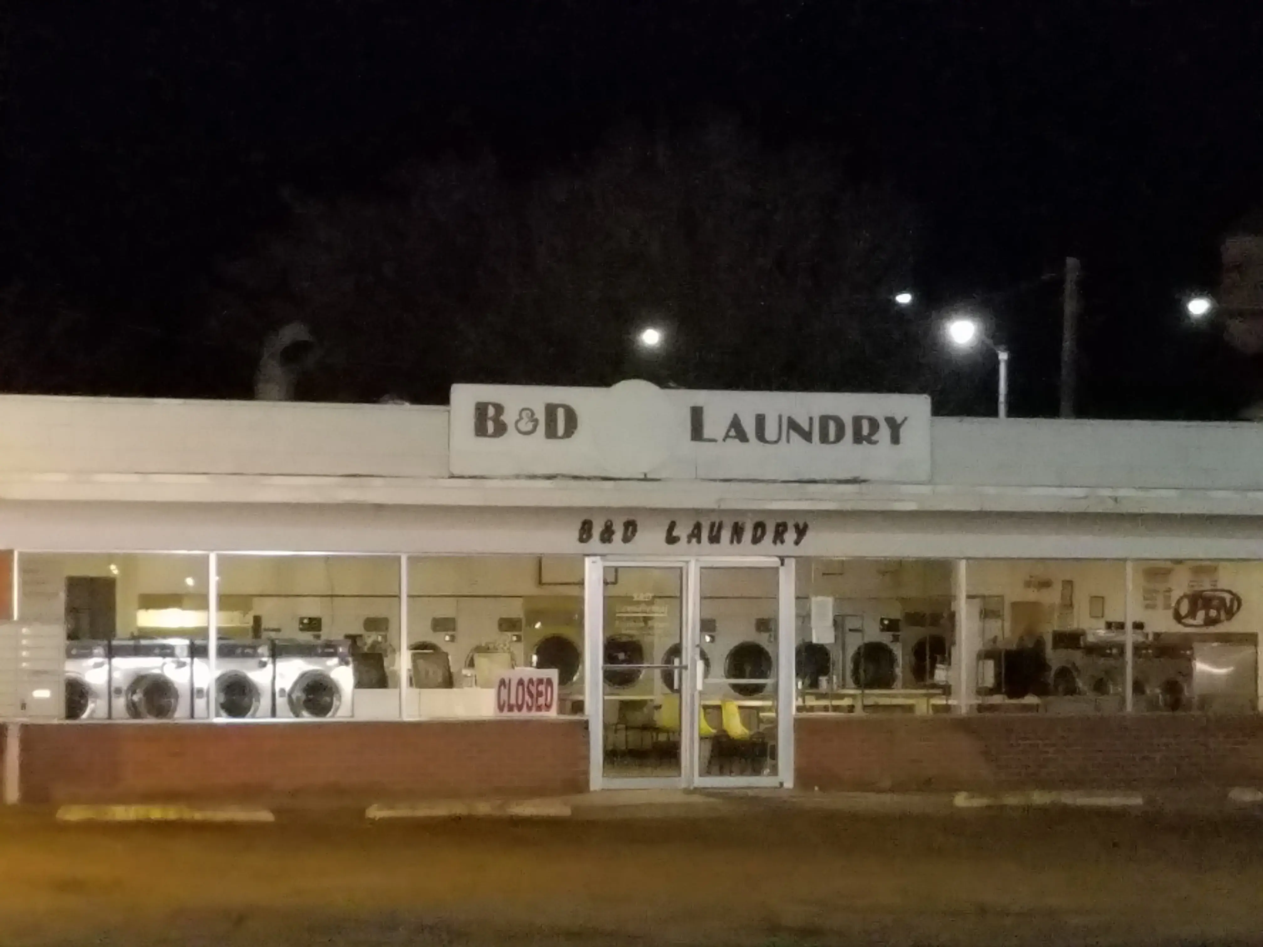 B & D's Laundromat - Image 10