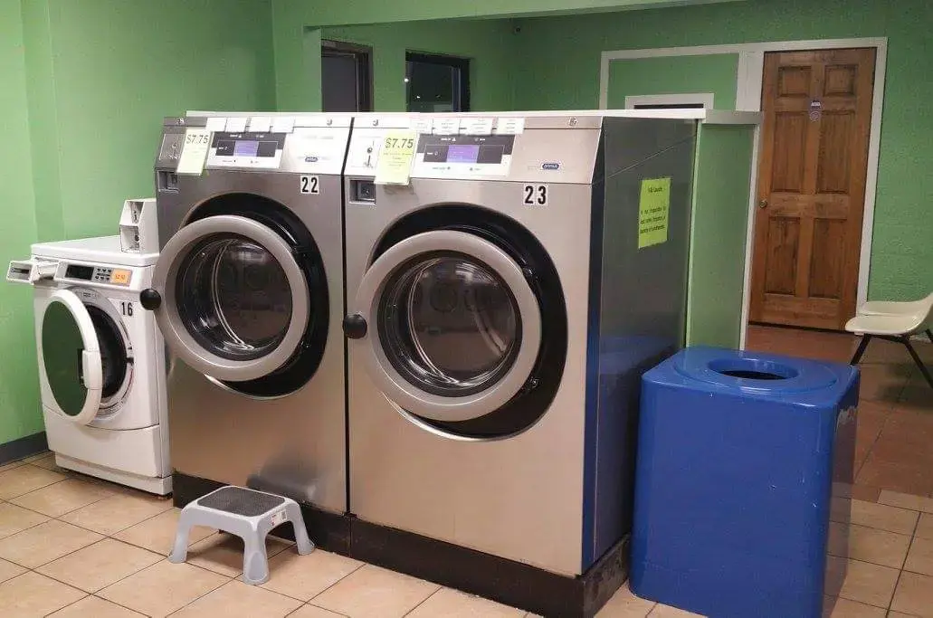 B & J Laundry - Image 3
