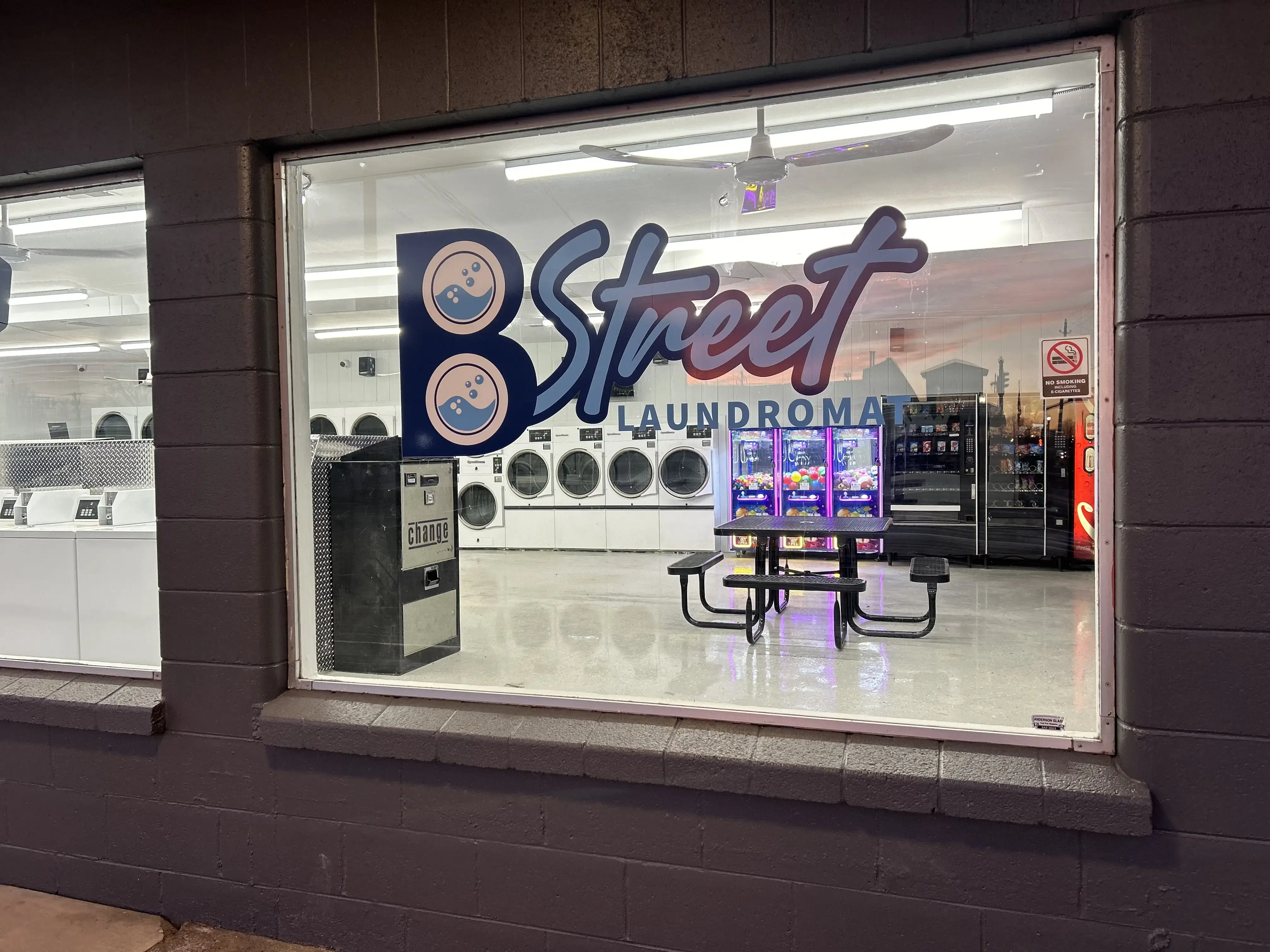 B Street Laundromat - Image 11