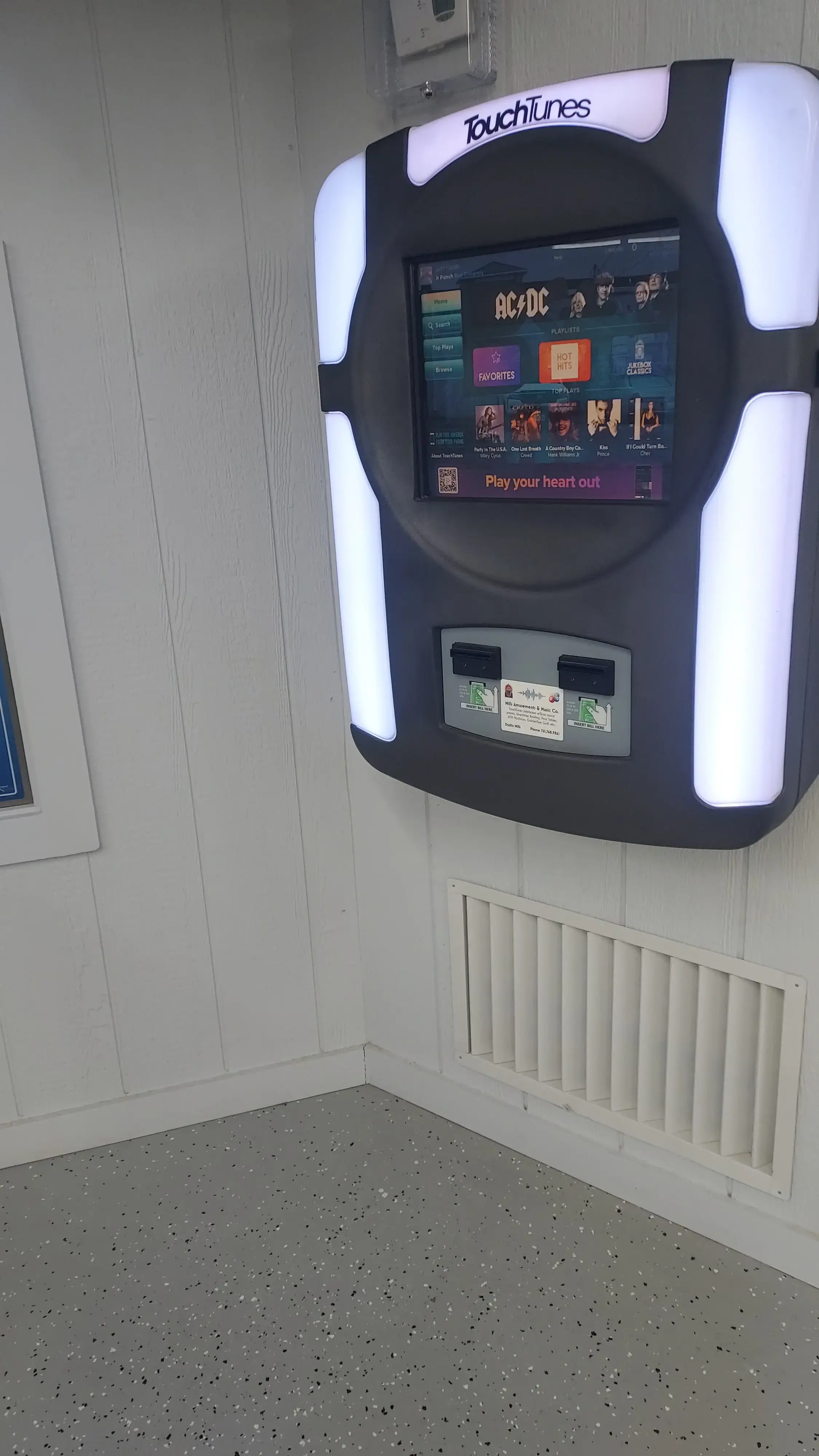 B Street Laundromat - Image 7