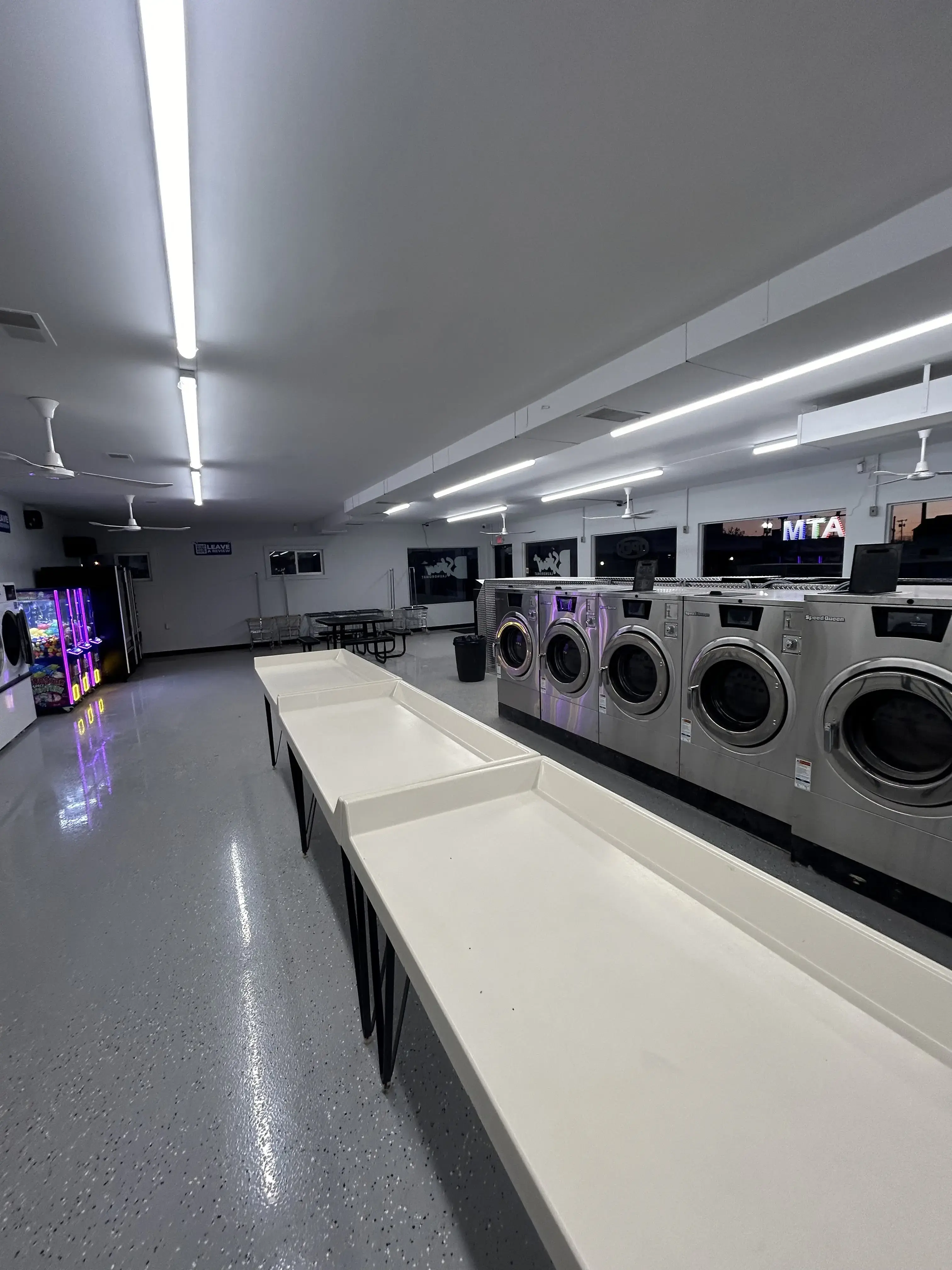B Street Laundromat - Image 12
