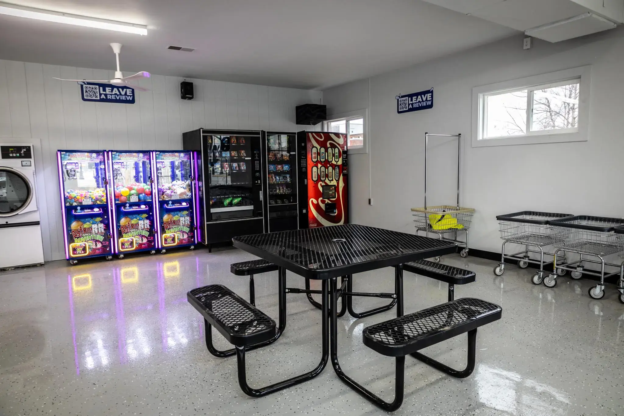 B Street Laundromat - Image 3
