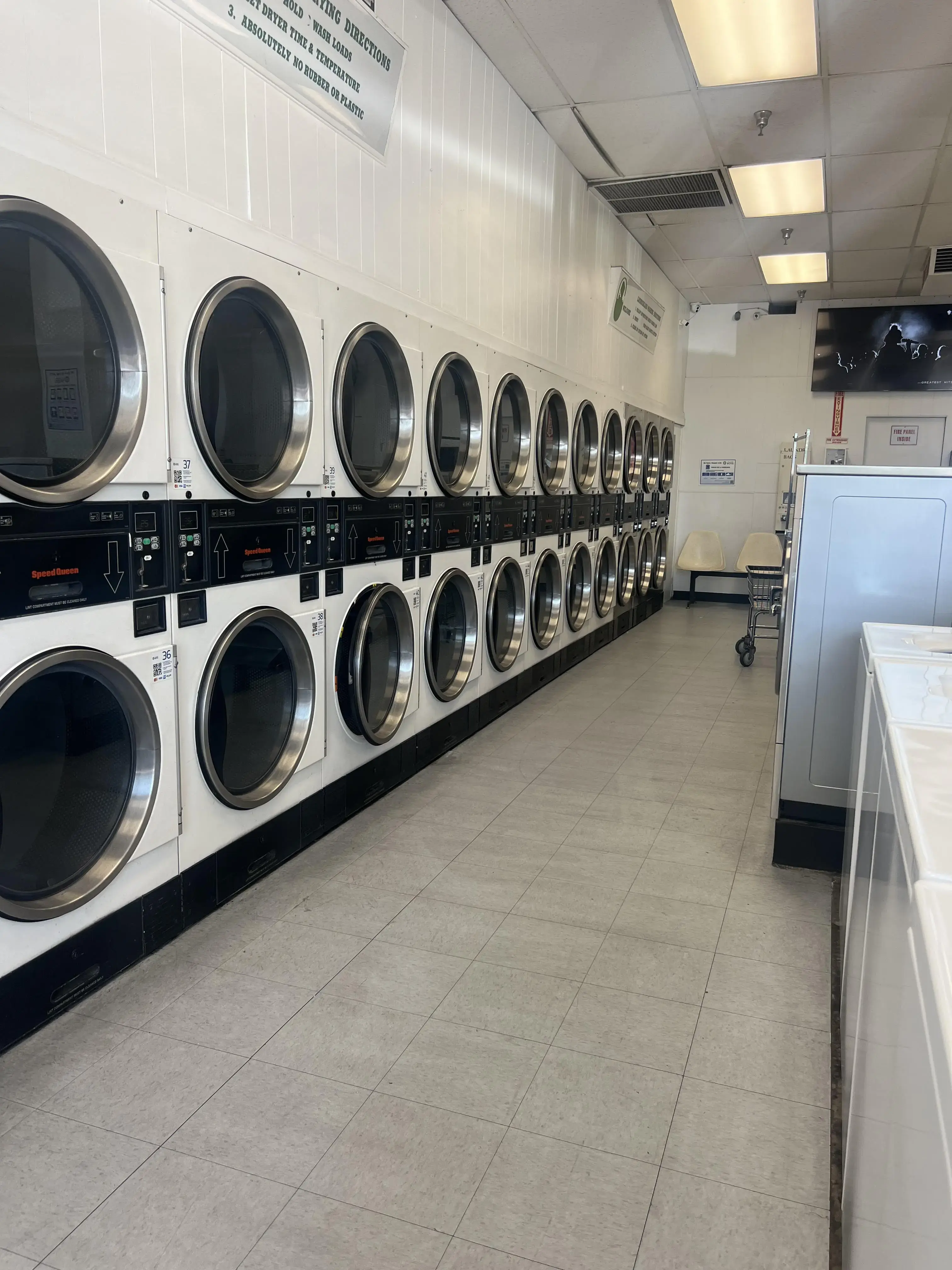 Badillo Launderland-Covina location
