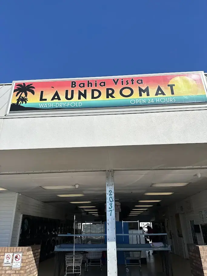 Bahia Vista Laundromat - Image 4