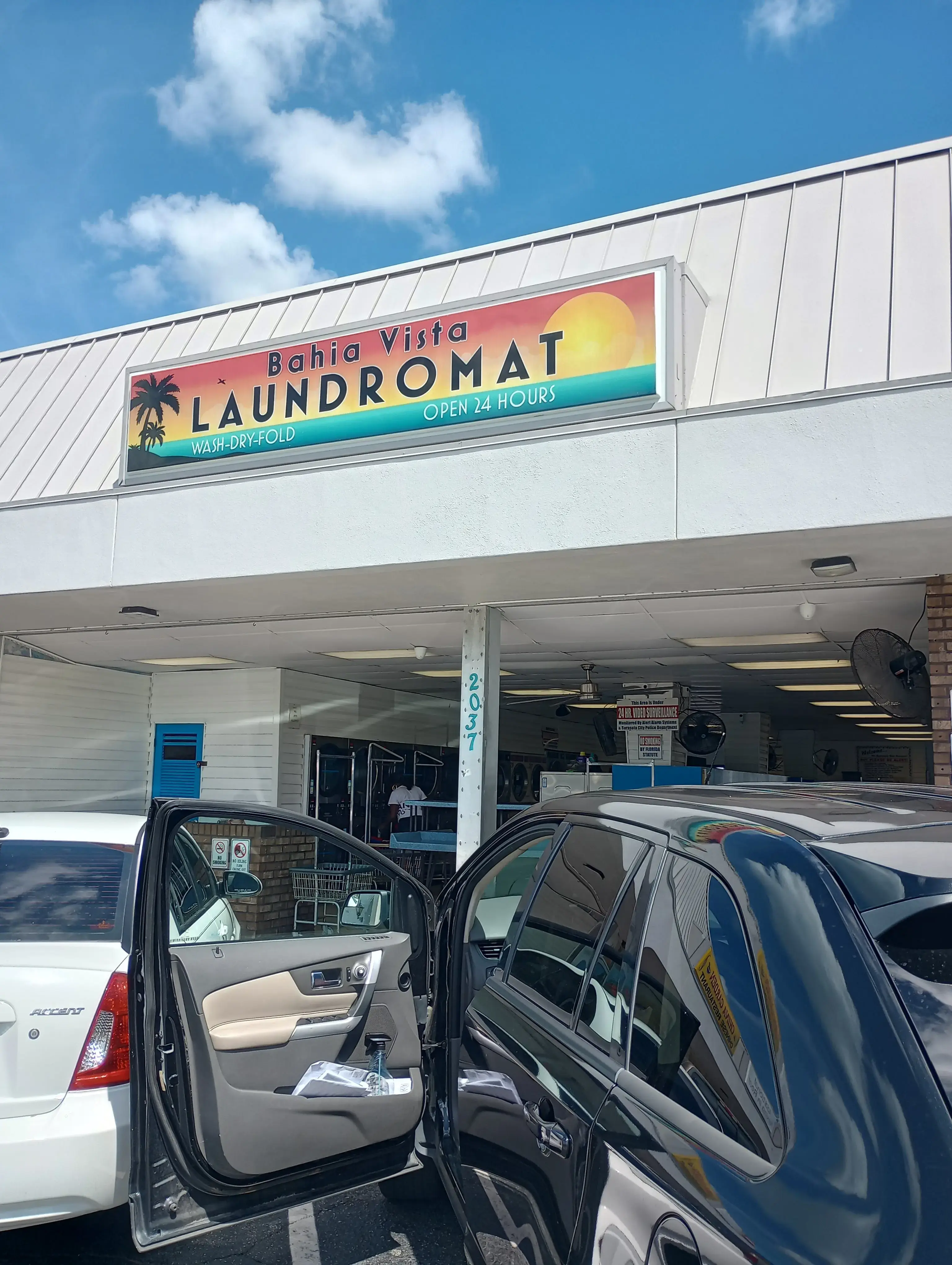 Bahia Vista Laundromat thumbnail 9