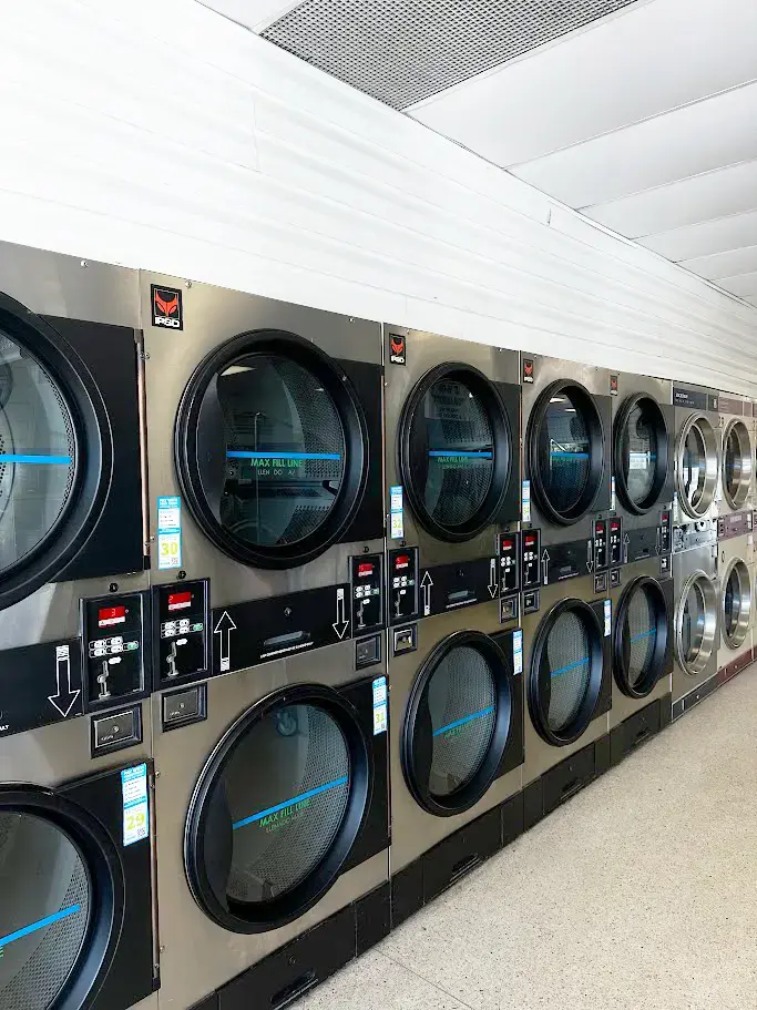 Bahia Vista Laundromat thumbnail 8