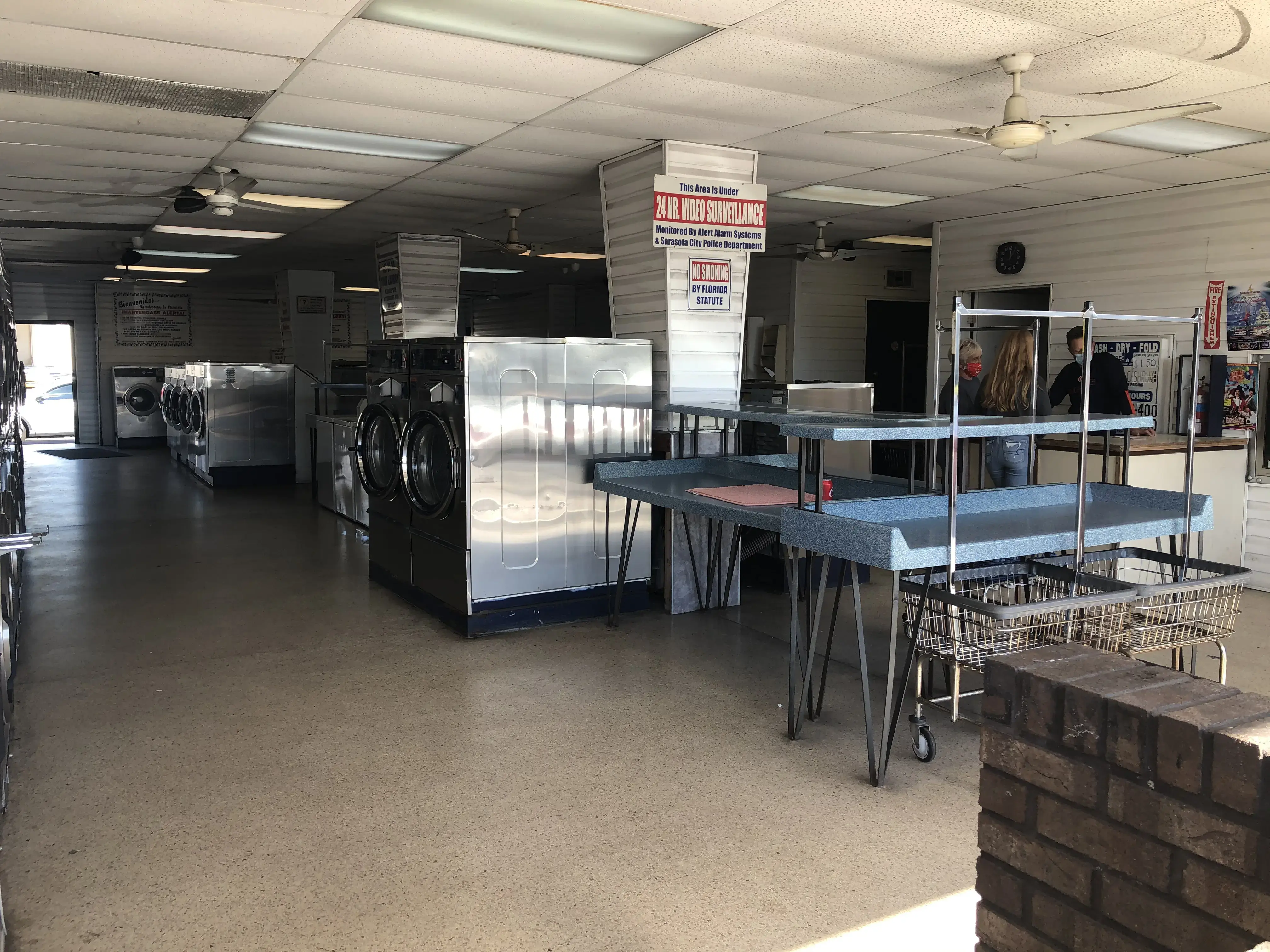 Bahia Vista Laundromat thumbnail 13