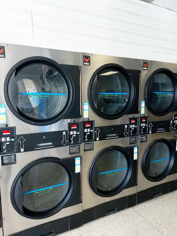 Bahia Vista Laundromat - Image 18