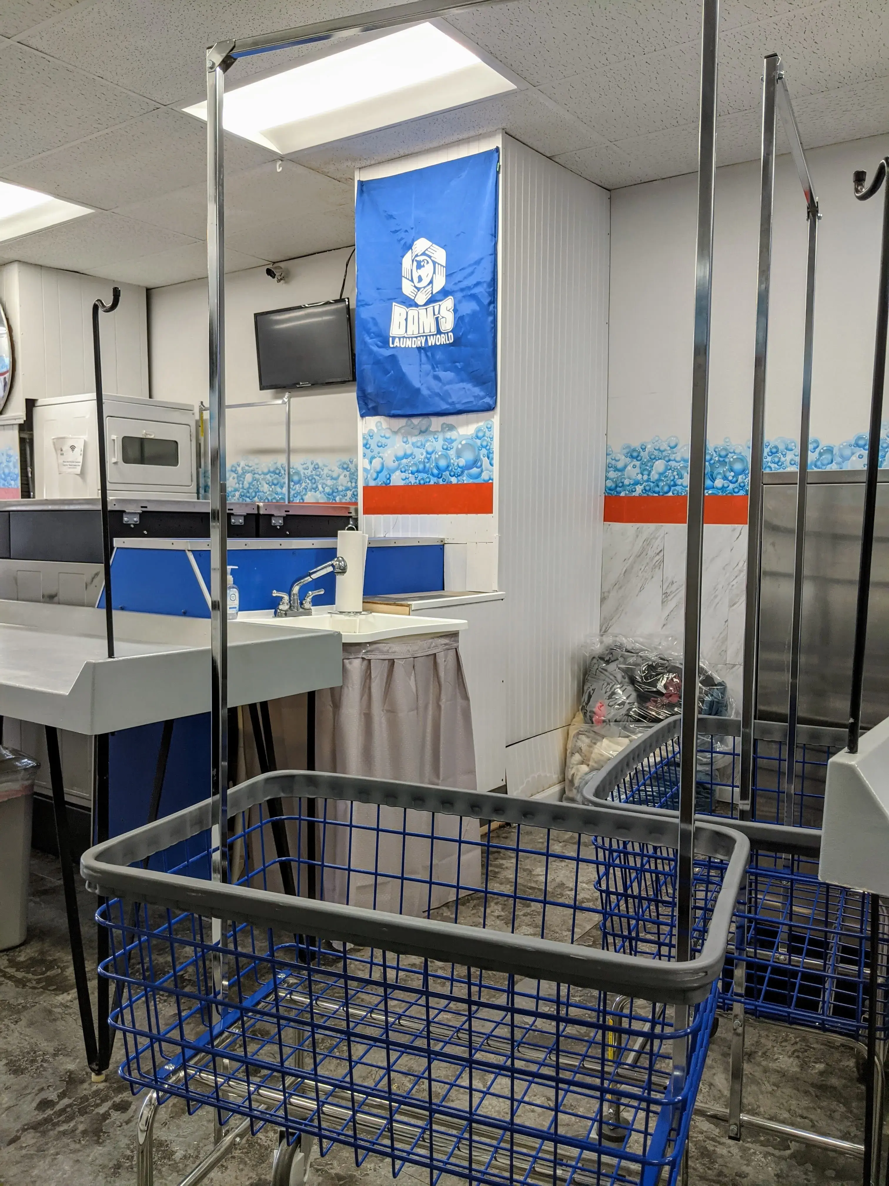 Bailey Rd. Laundry thumbnail 11