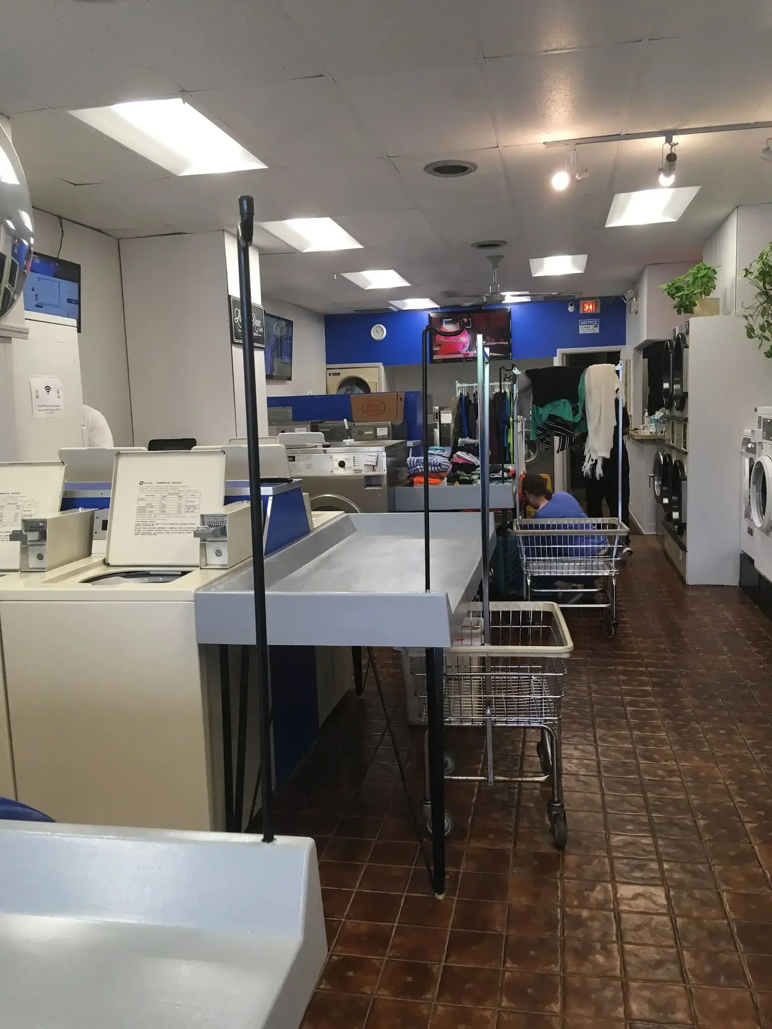 Bailey Rd. Laundry thumbnail 10