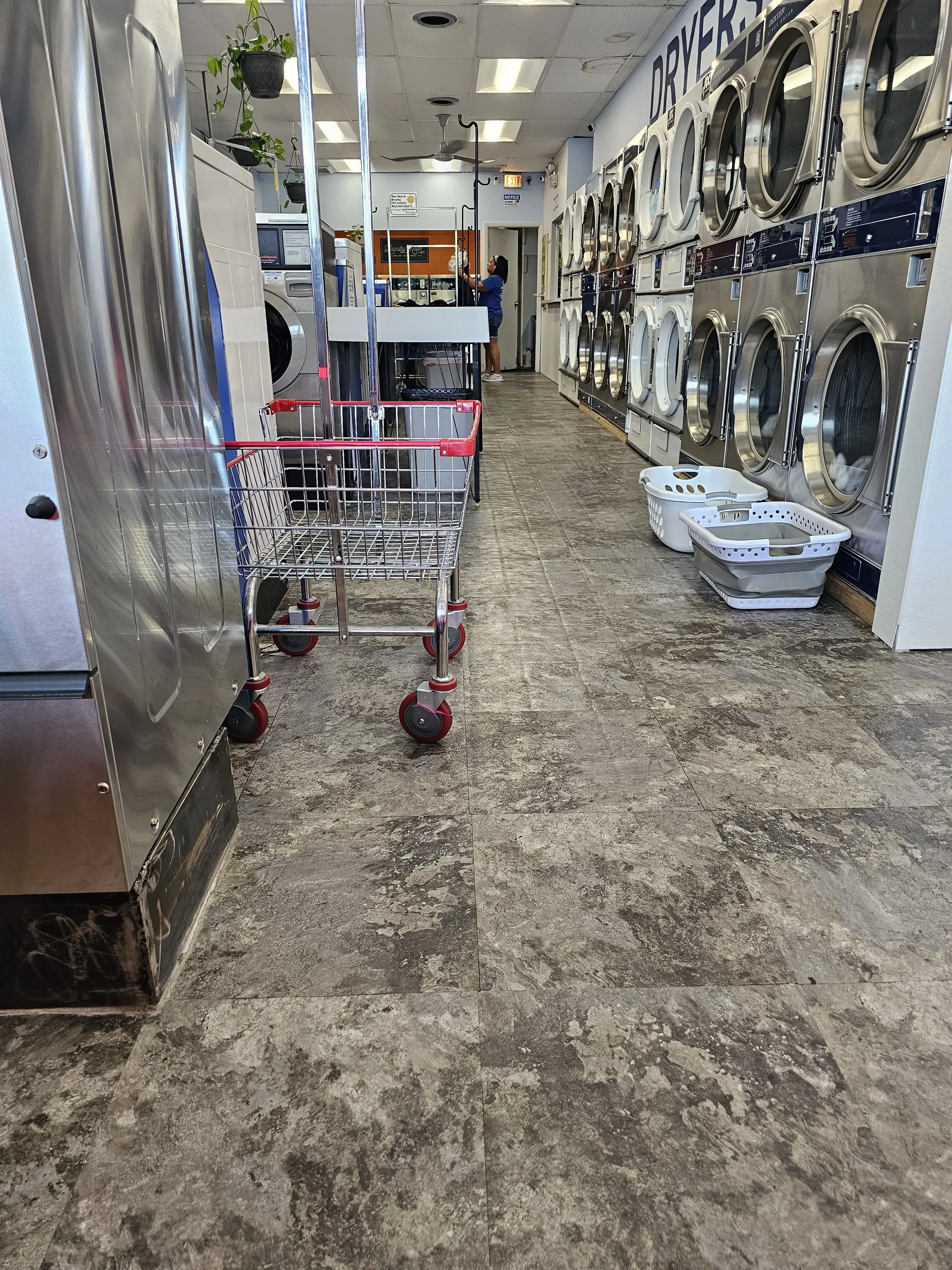 Bailey Rd. Laundry thumbnail 15