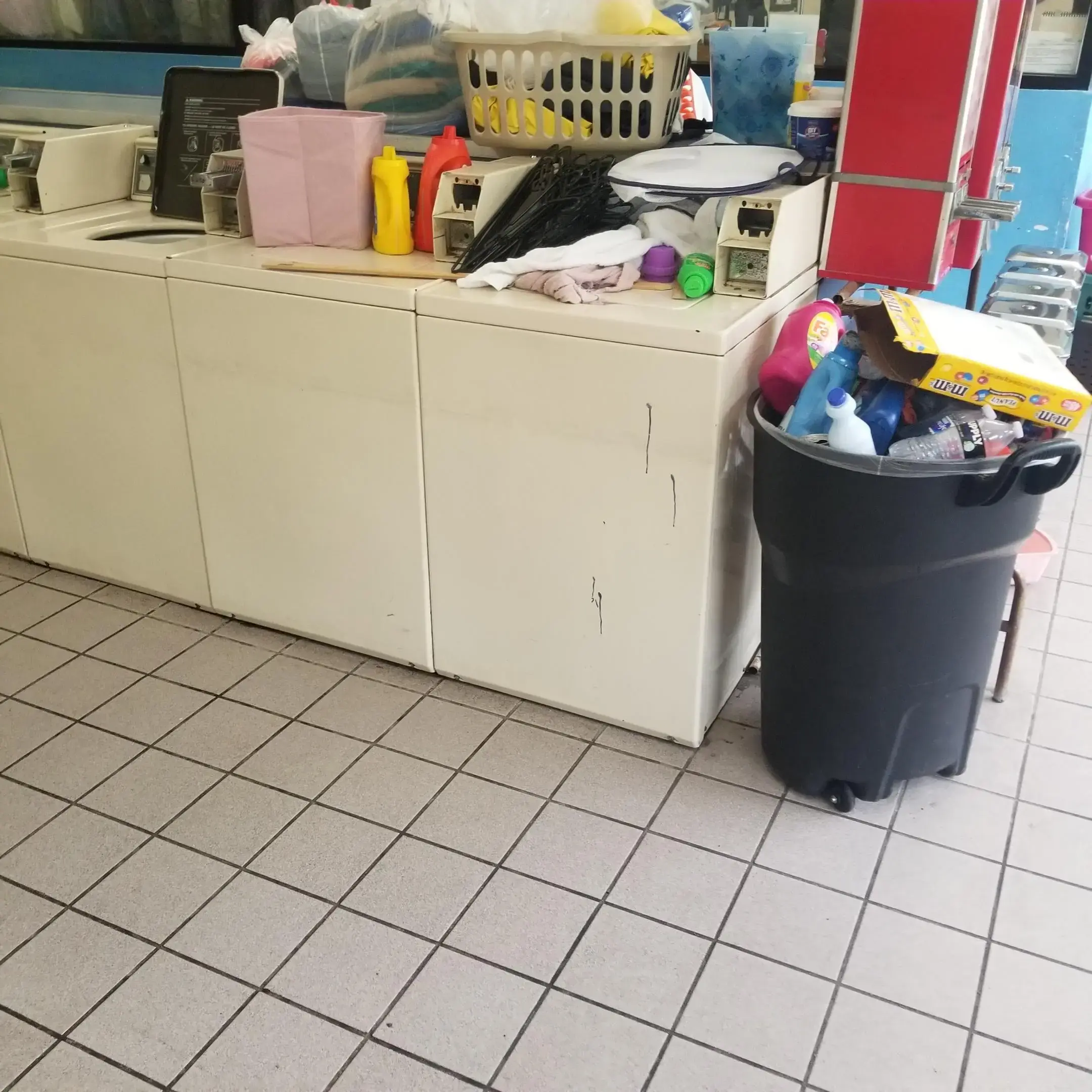 Baker Washateria - Image 12