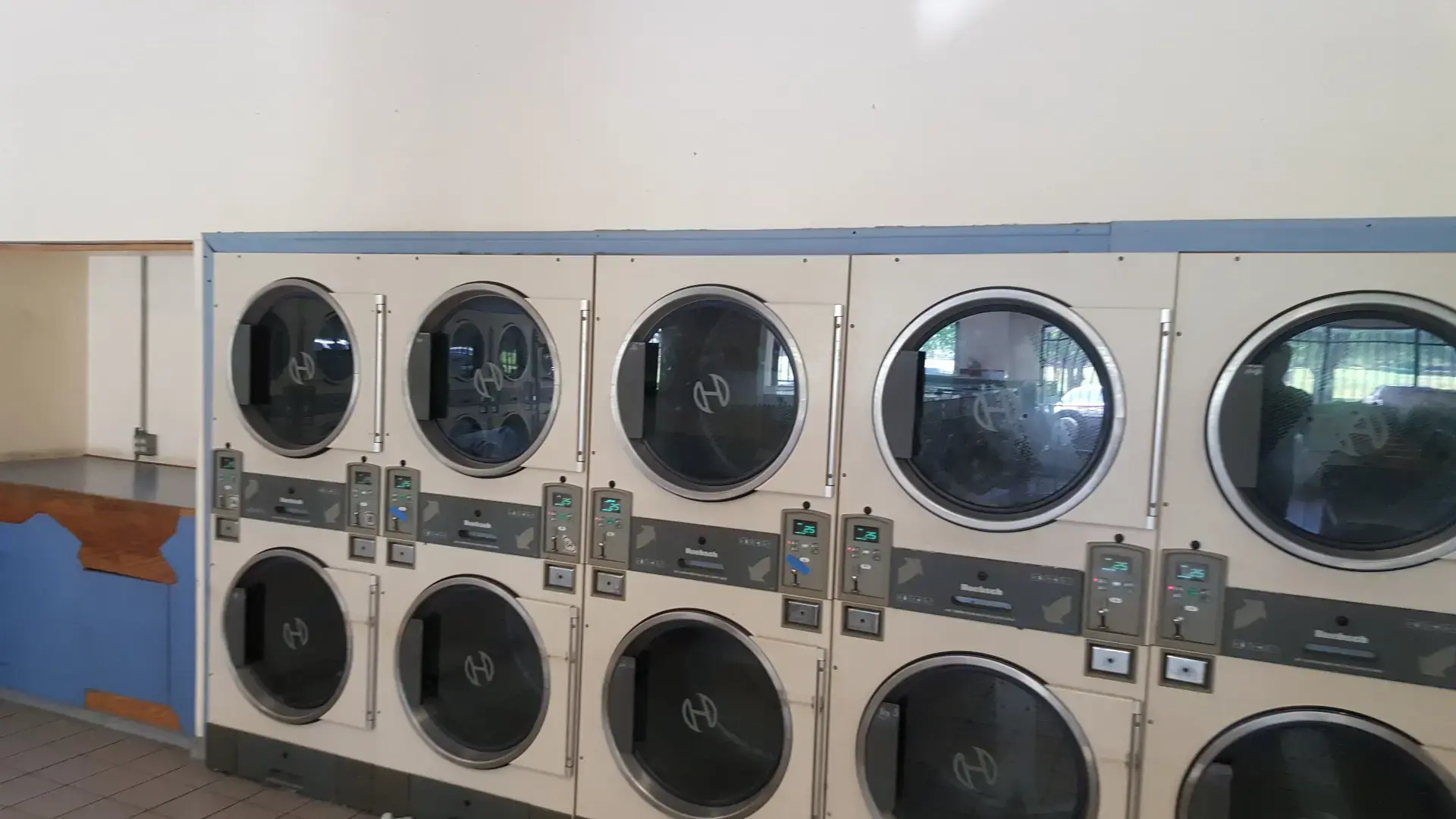Baker Washateria - Image 10