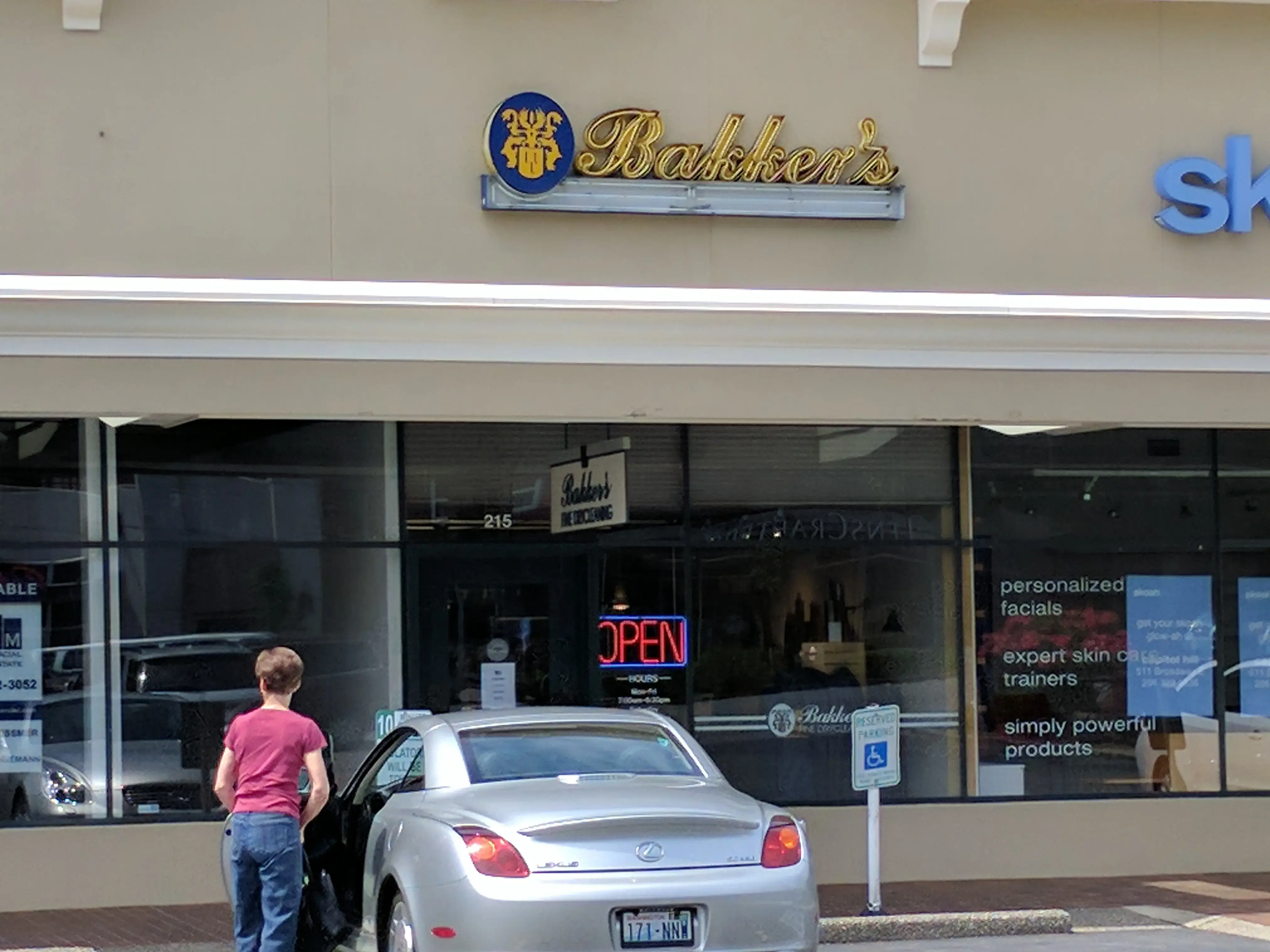 Bakker's Fine Dry Cleaning - Image 11