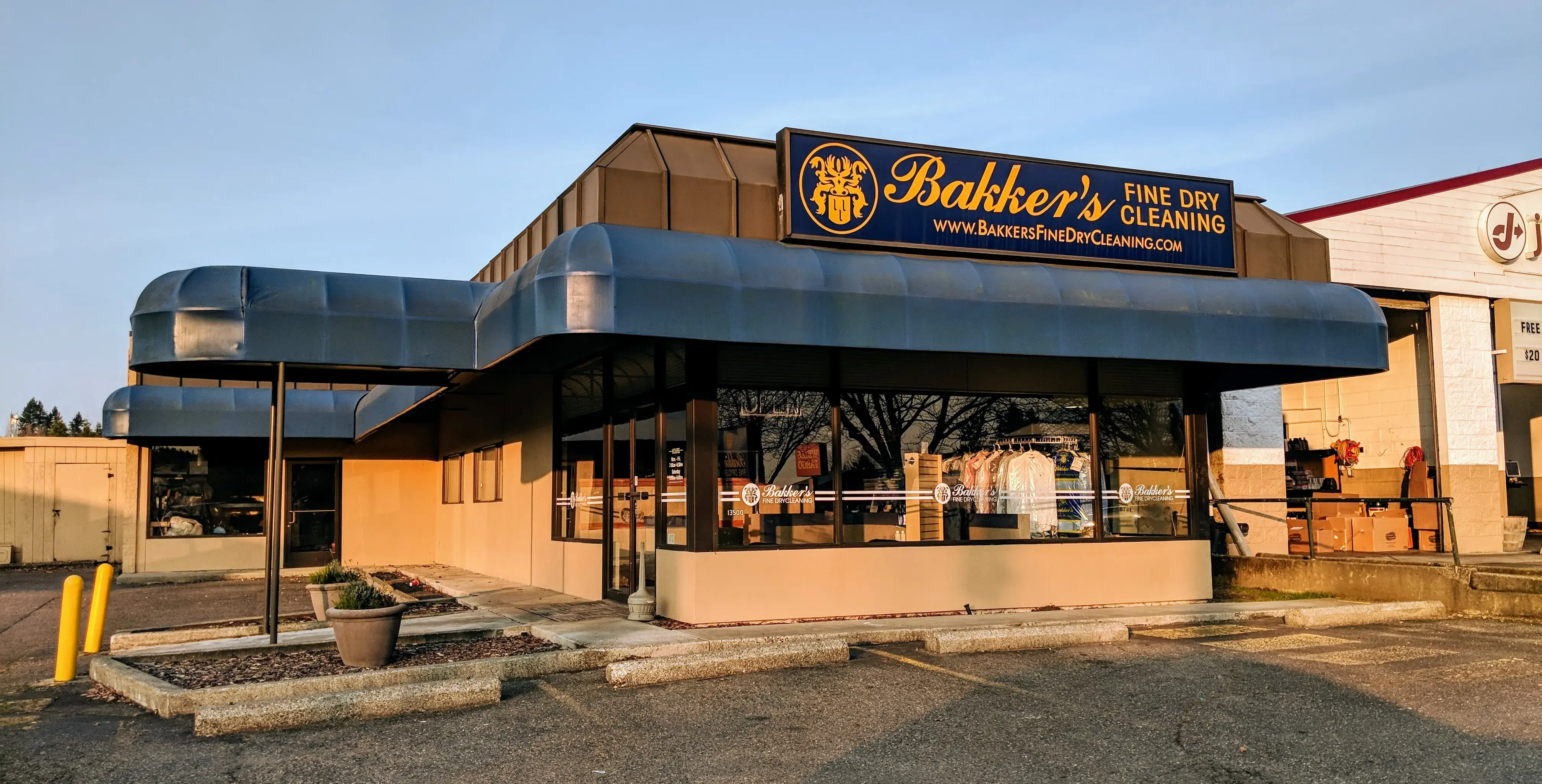 Bakker's Fine Dry Cleaning thumbnail 13