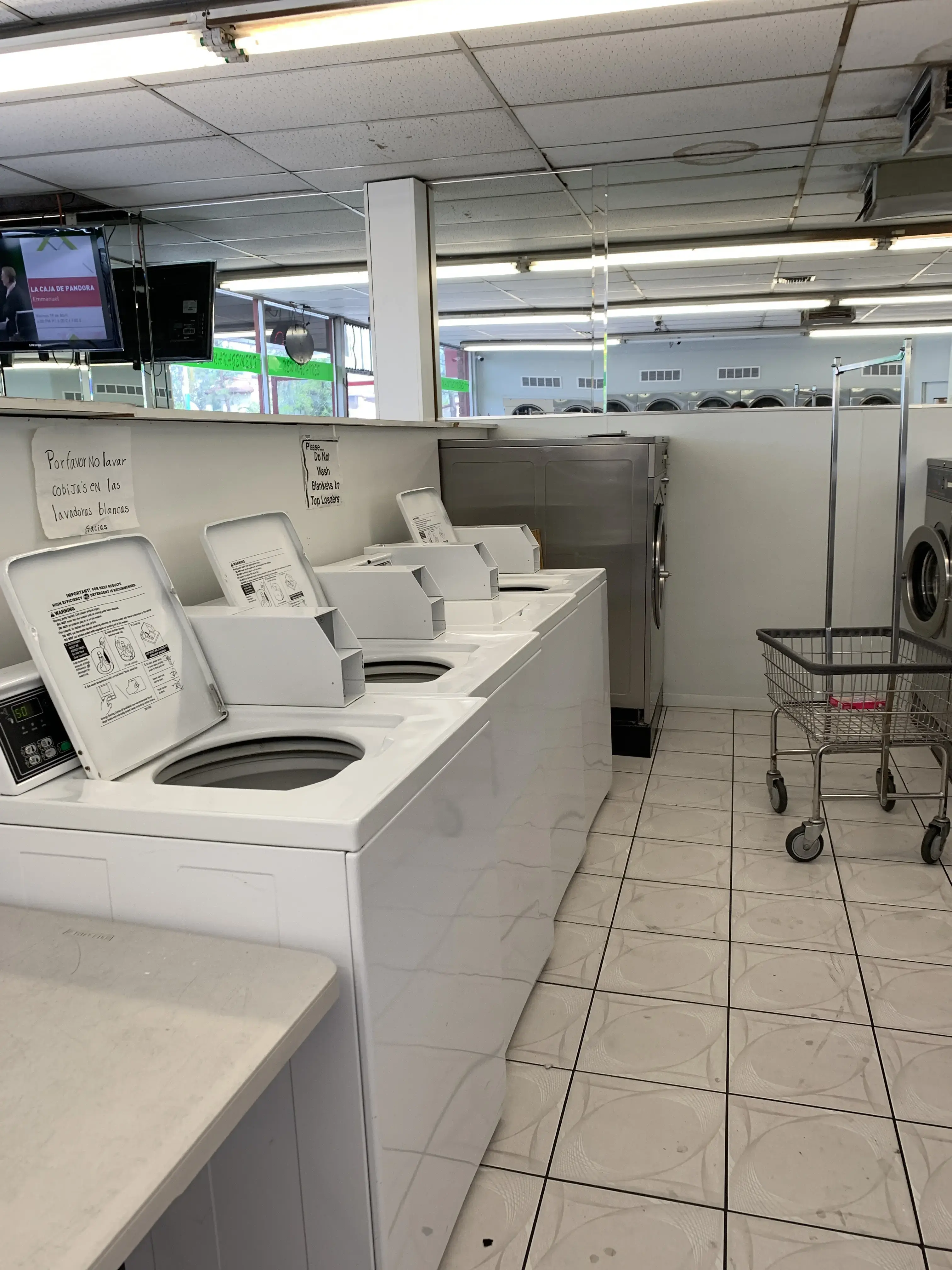 Baldwin Park Launderland - Image 3