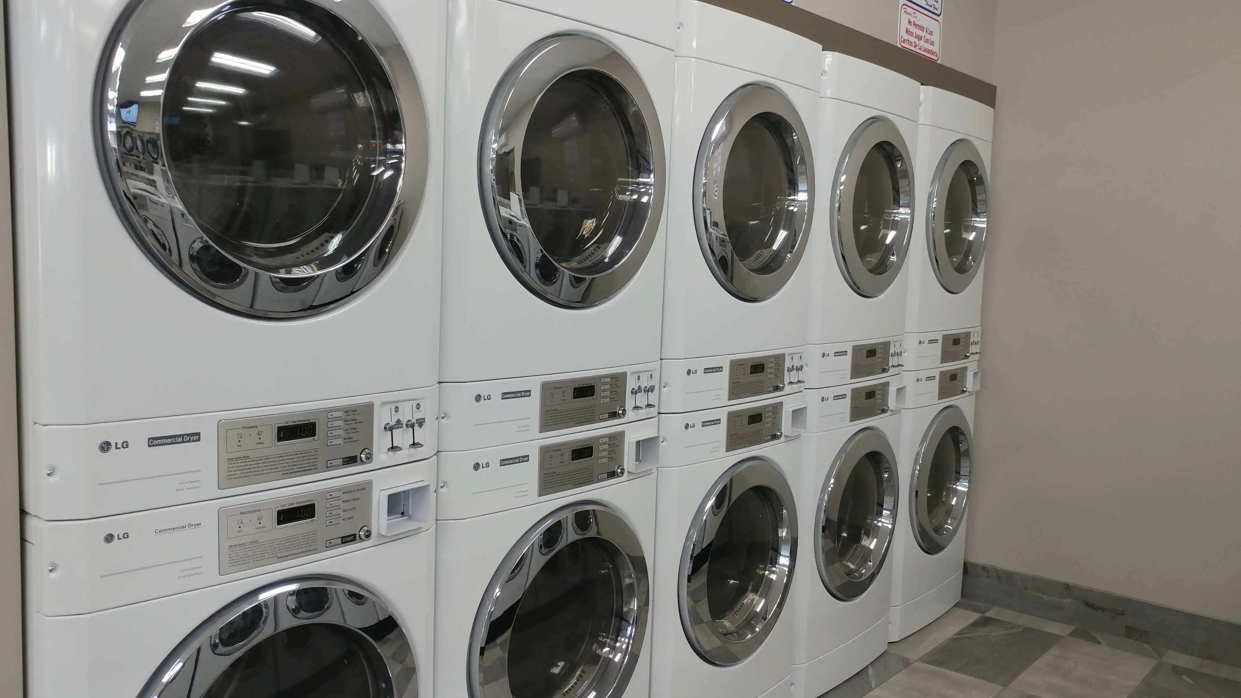 BAM'S COIN LAUNDRY - Image 12