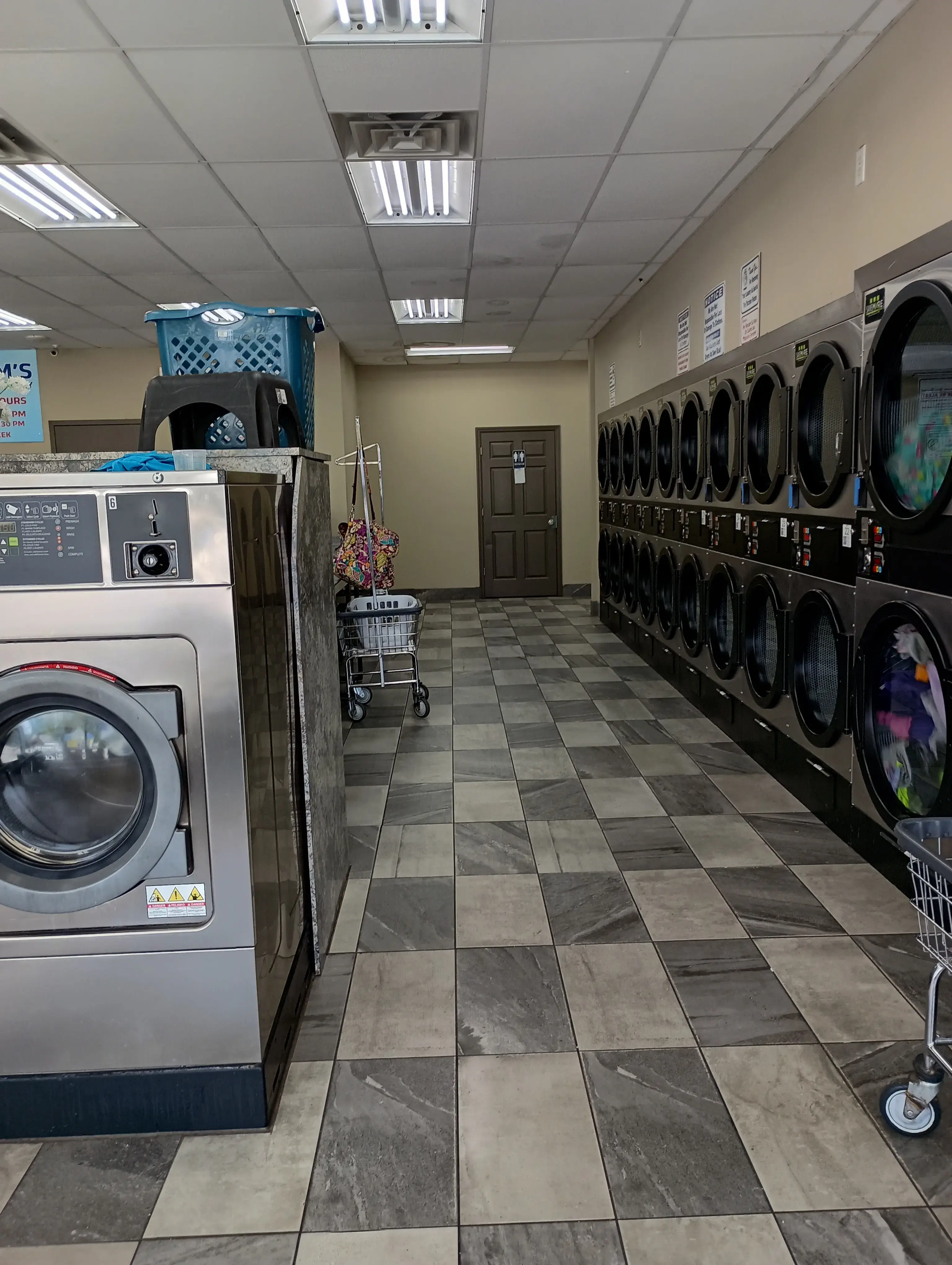 BAM'S COIN LAUNDRY thumbnail 8